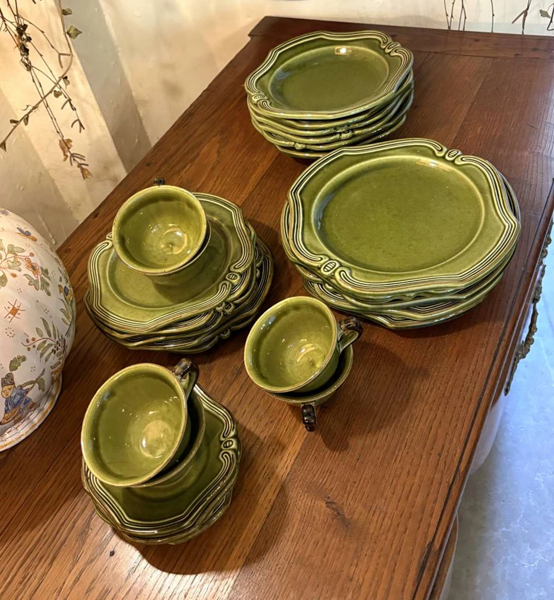 PROVENCAL TILES, Poët-Laval, Olive-green service set