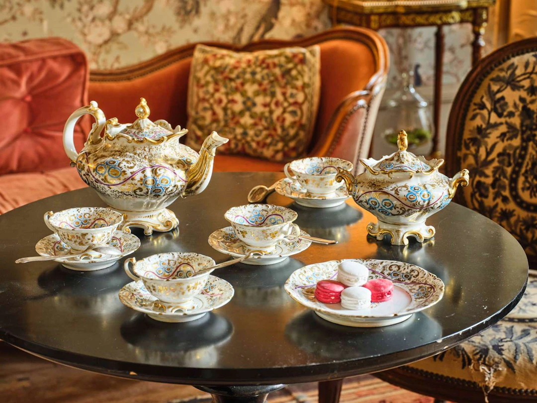 Service, made of porcelain