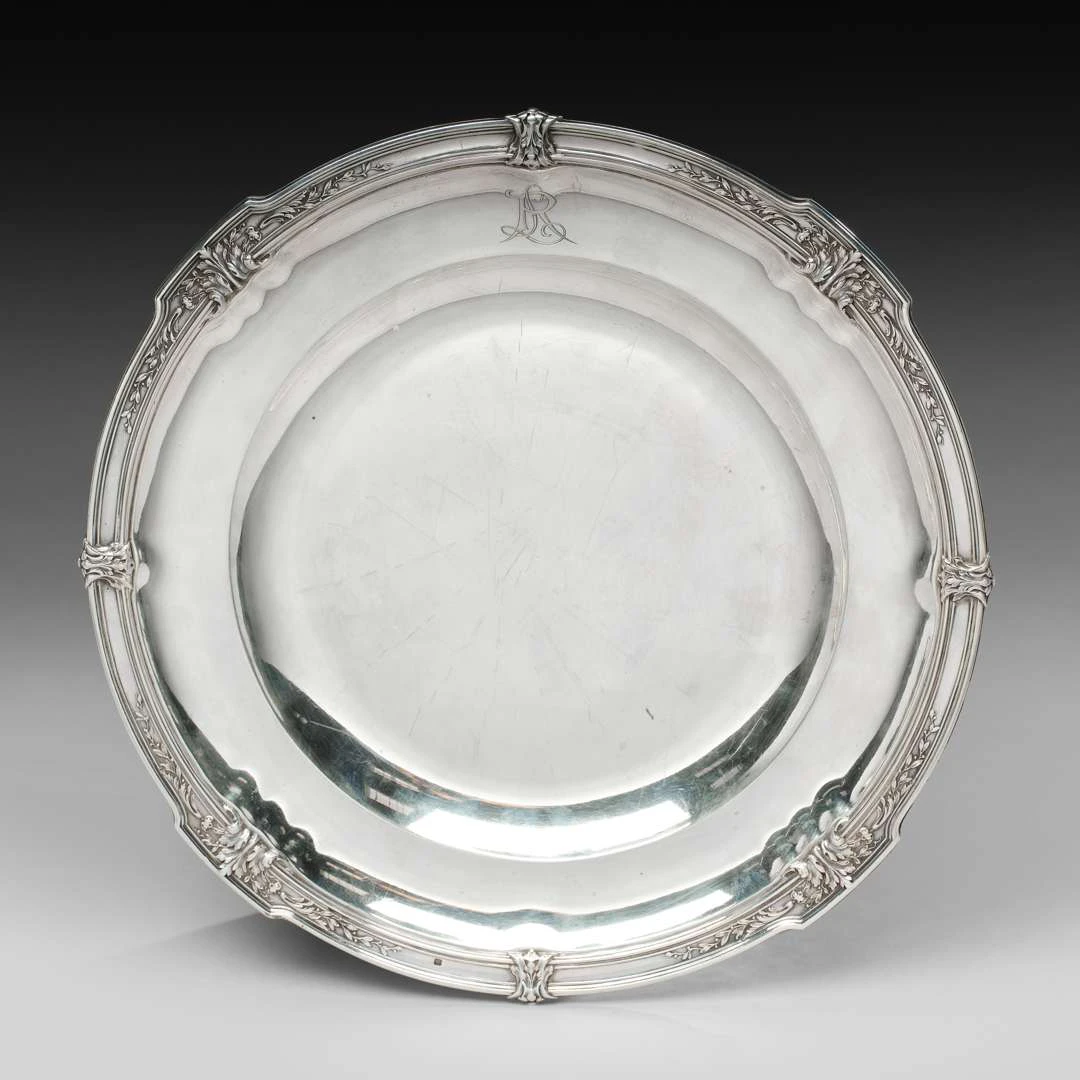 HÉNIN & CO., Round silver plate