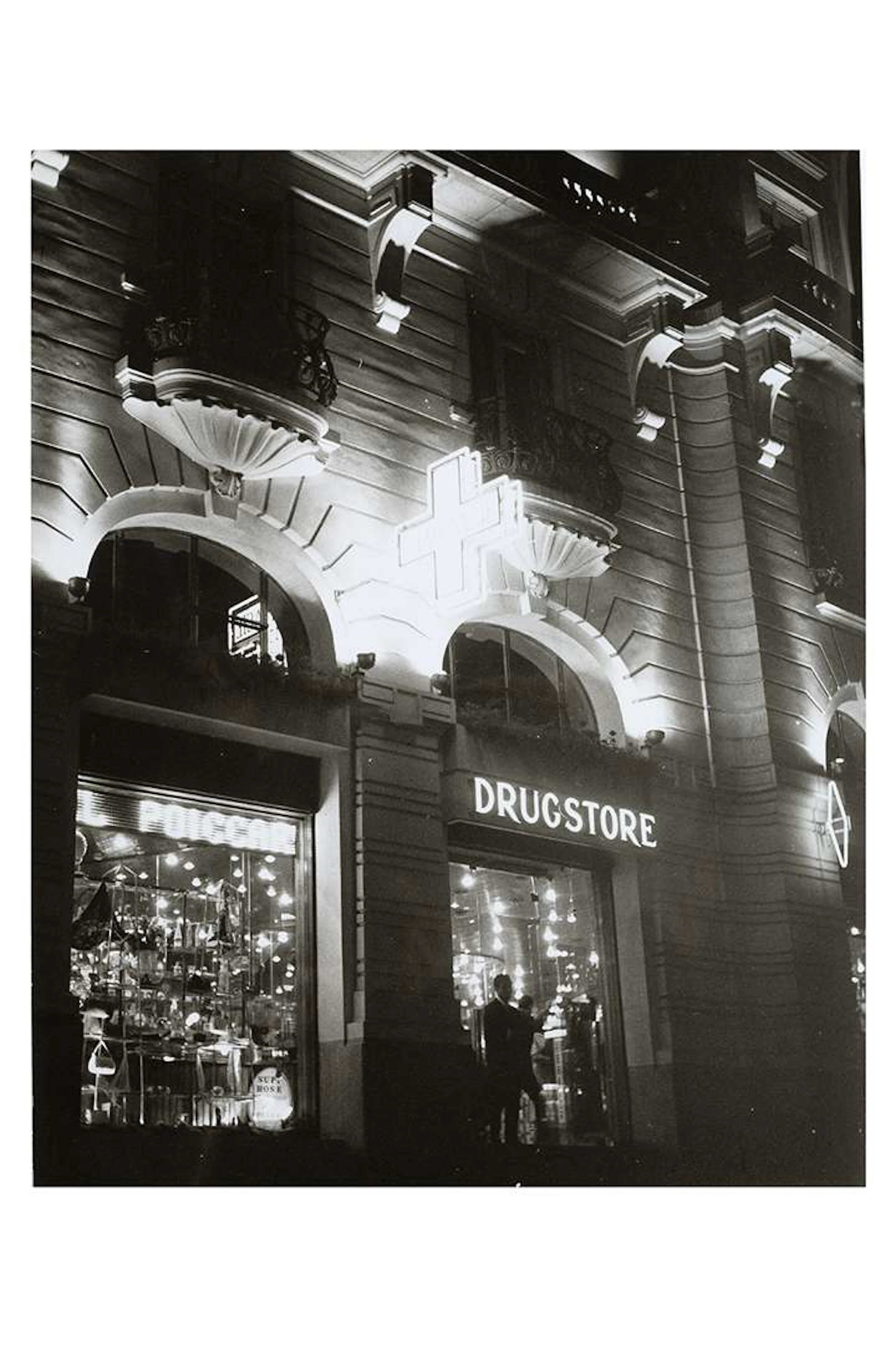 Raymond CAUCHETIER (1920–2021), Breathless, Jean-Luc Godard. The shop