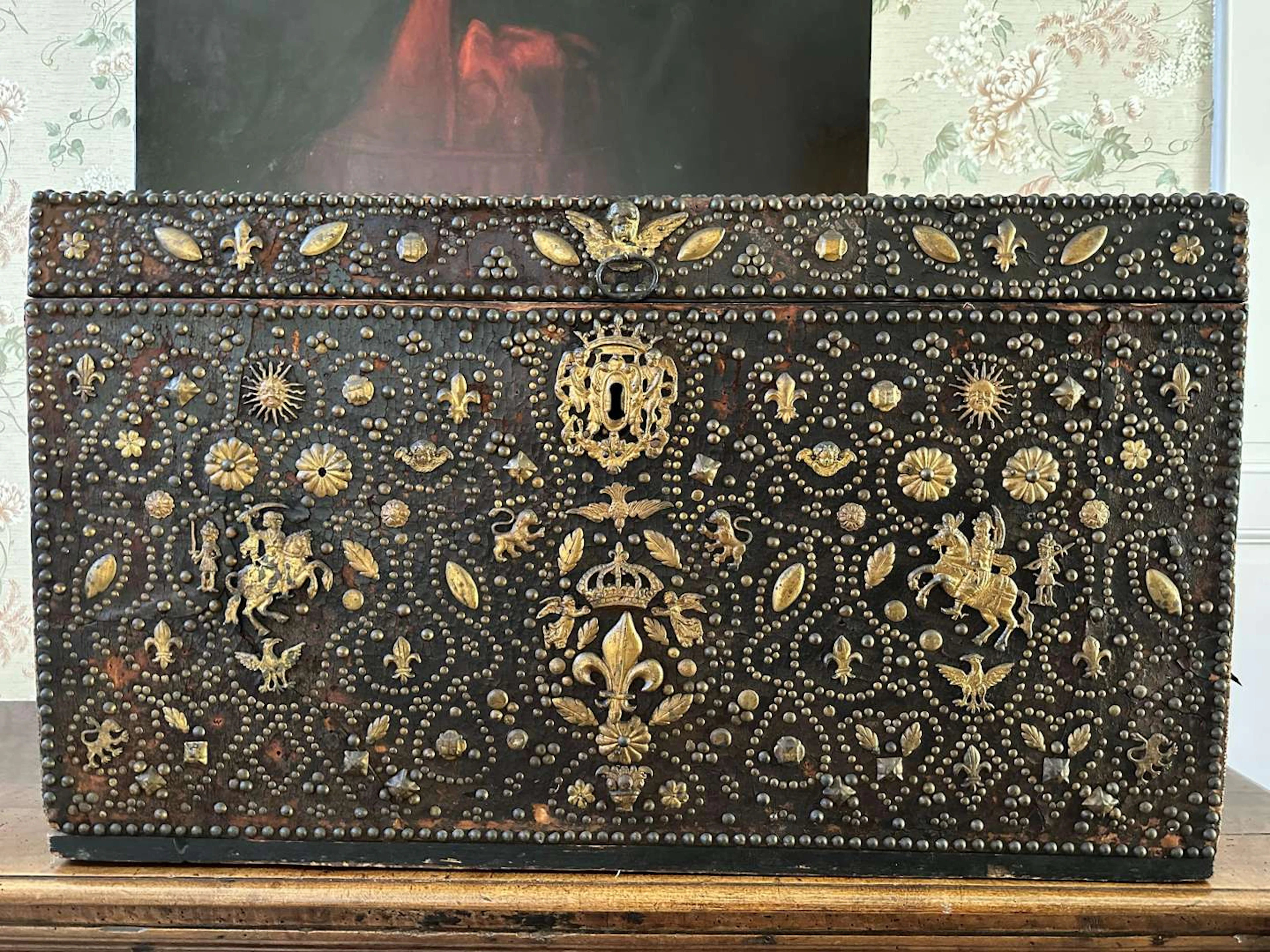 Carriage trunk, made of wood covered in leather