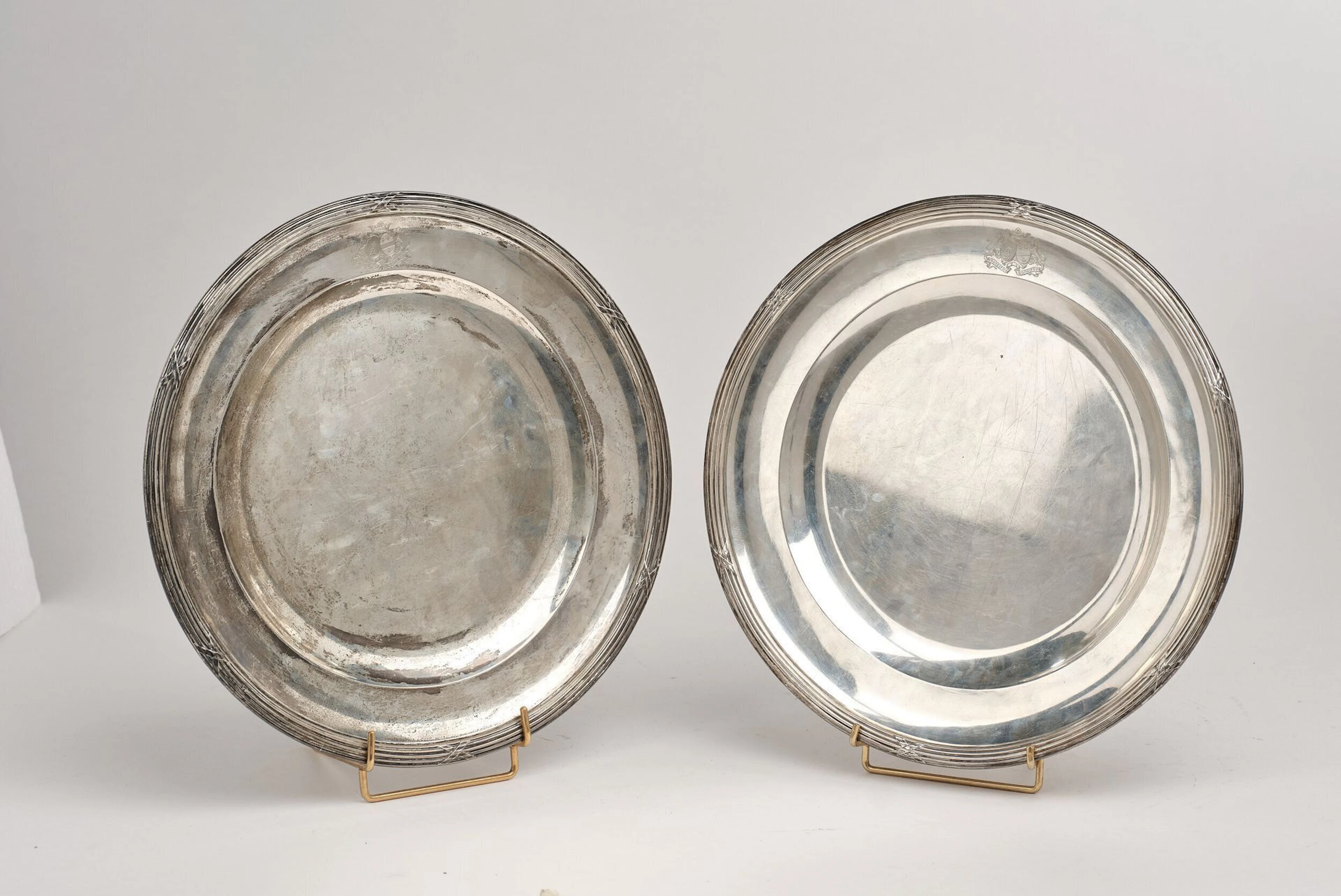 PAIRE DE PLATS AUX ARMES - Lot 198
