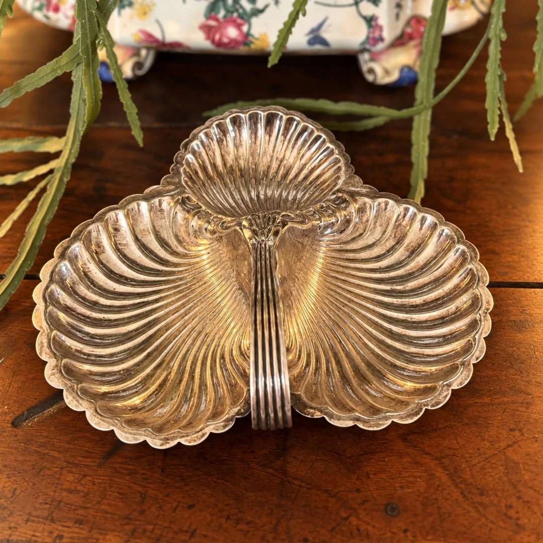 Storage pocket and tray, in silver-coloured metal