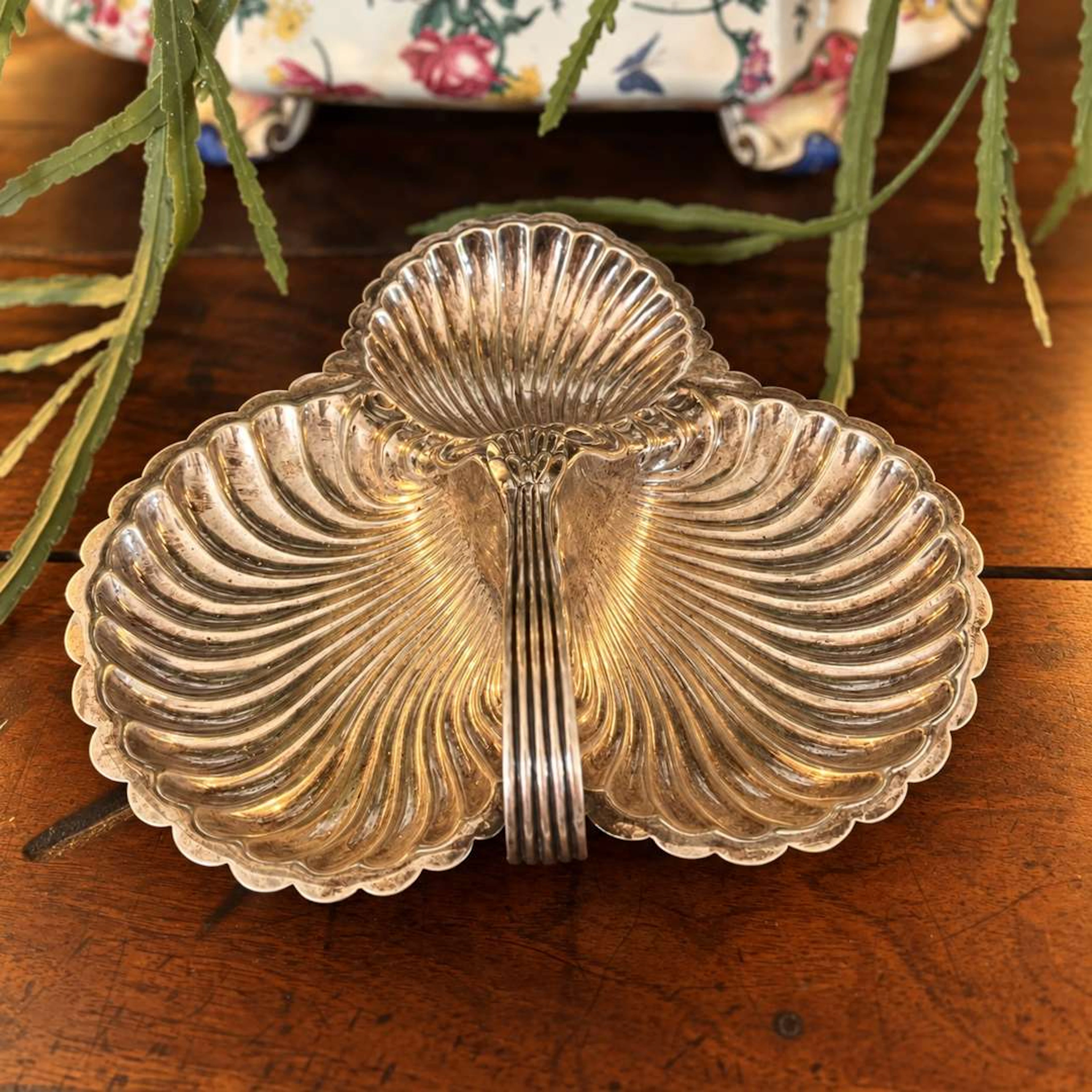 Storage pocket and tray, in silver-coloured metal