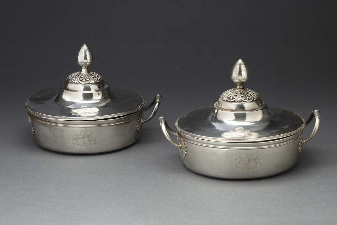 PAIR OF VEGETABLE BOWLS FEATURING COATS OF ARMS