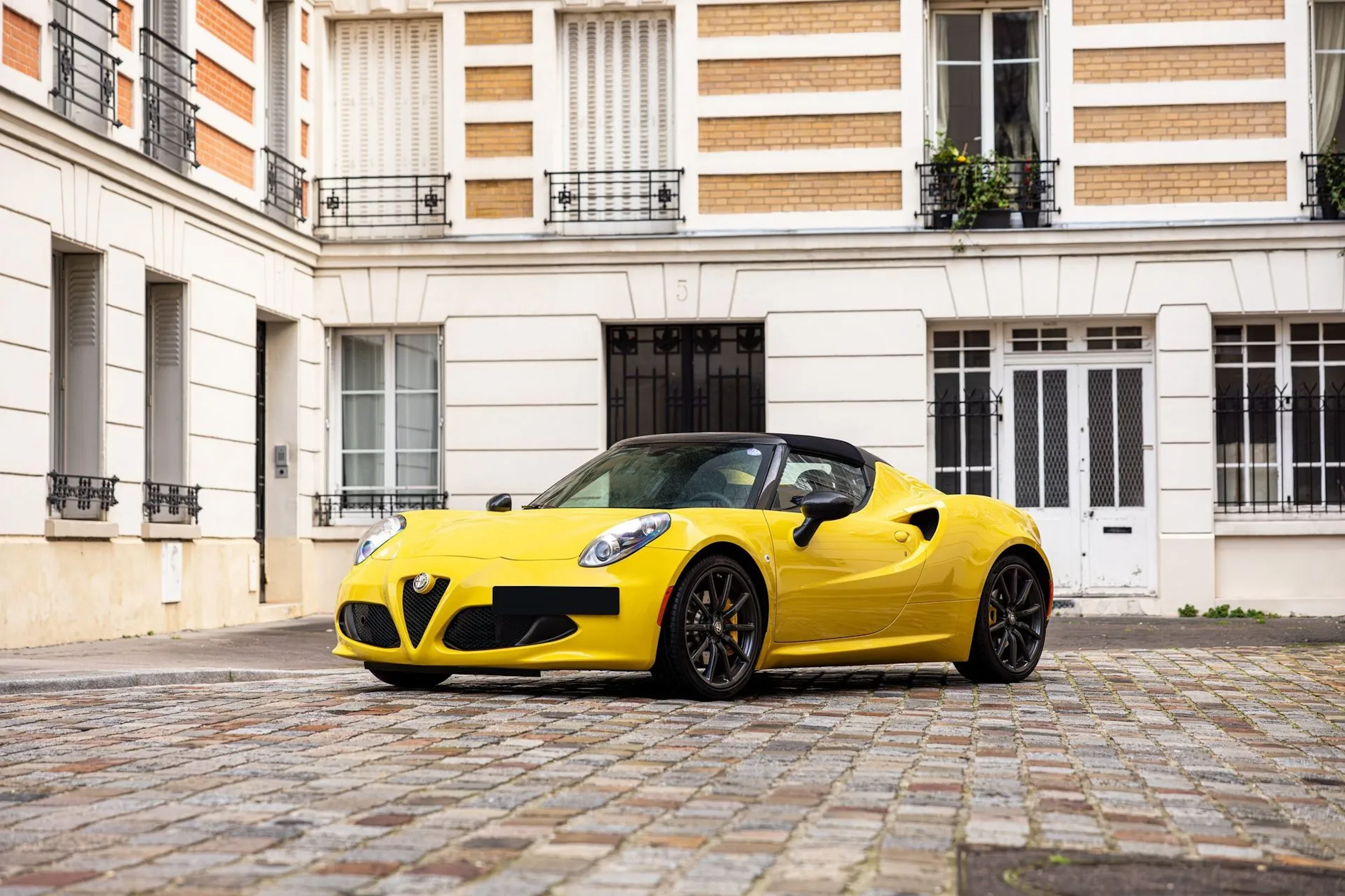 2016 - Alfa Romeo 4C Spider "6 000 km - Lot 37