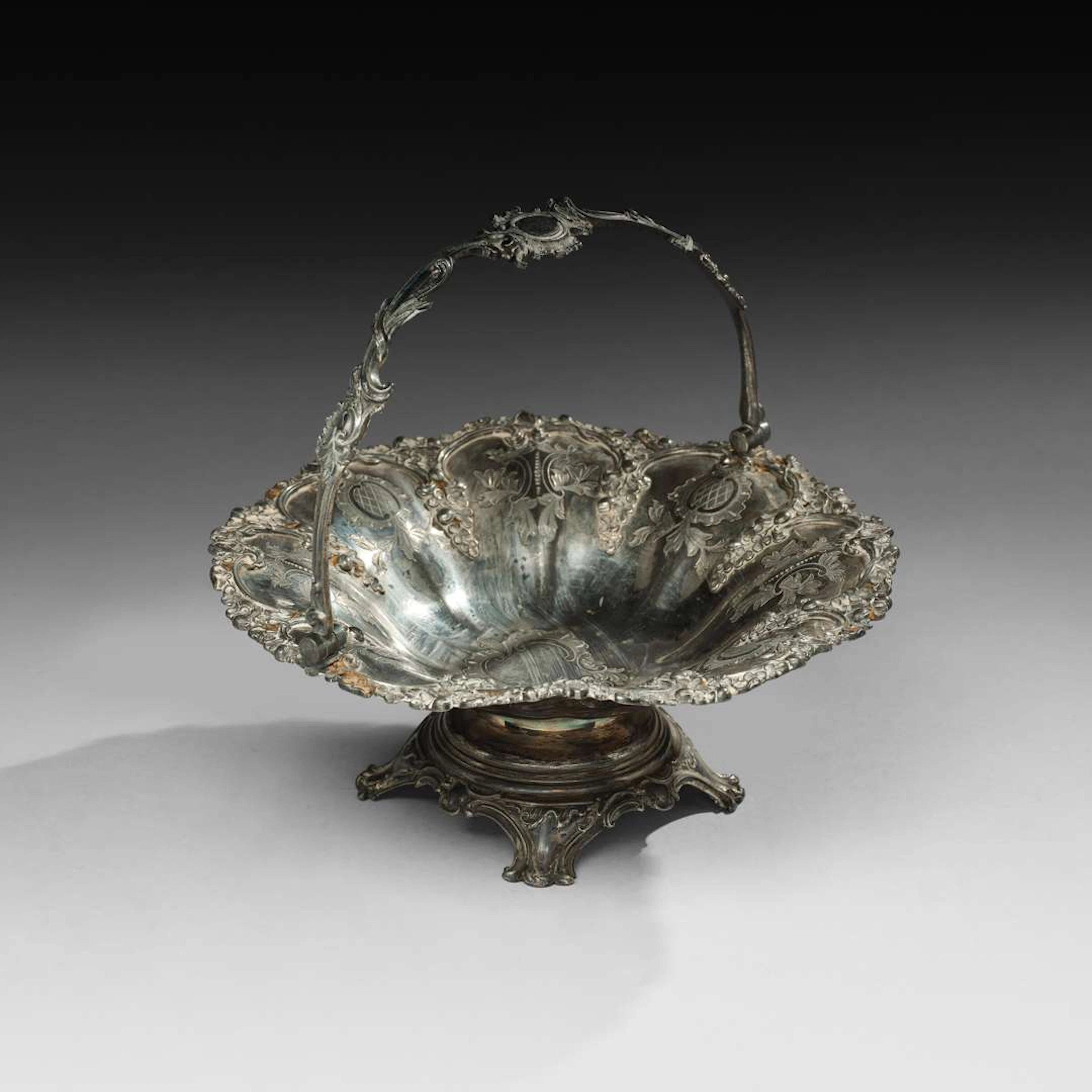 BASKET WITH HANDLE