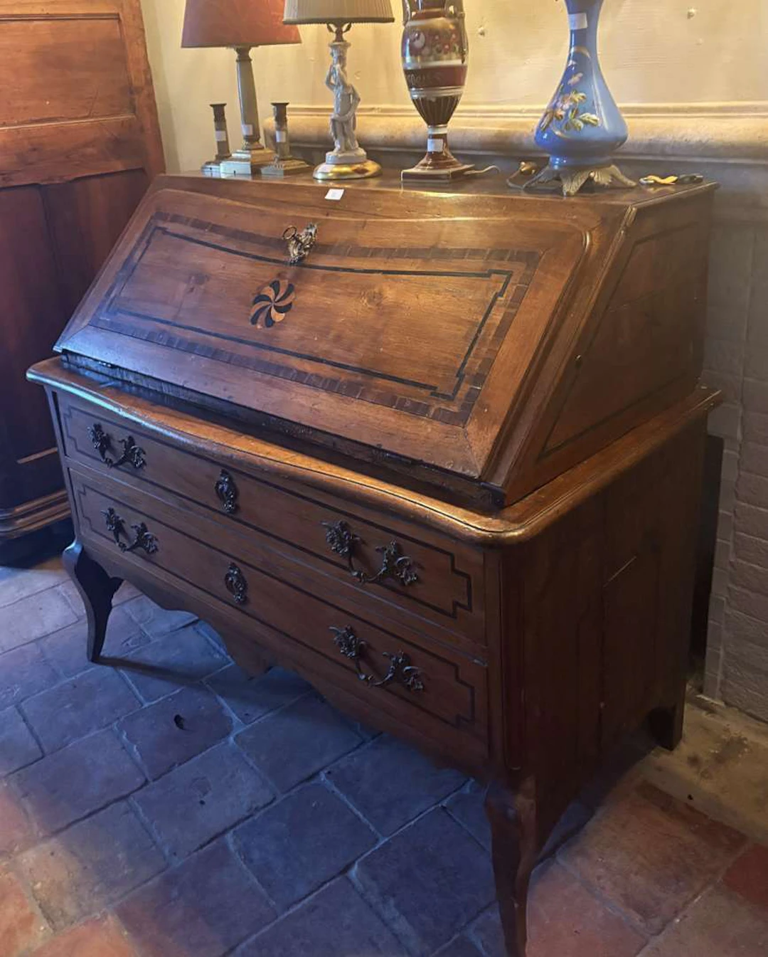 Scribane chest of drawers, made of inlaid wood