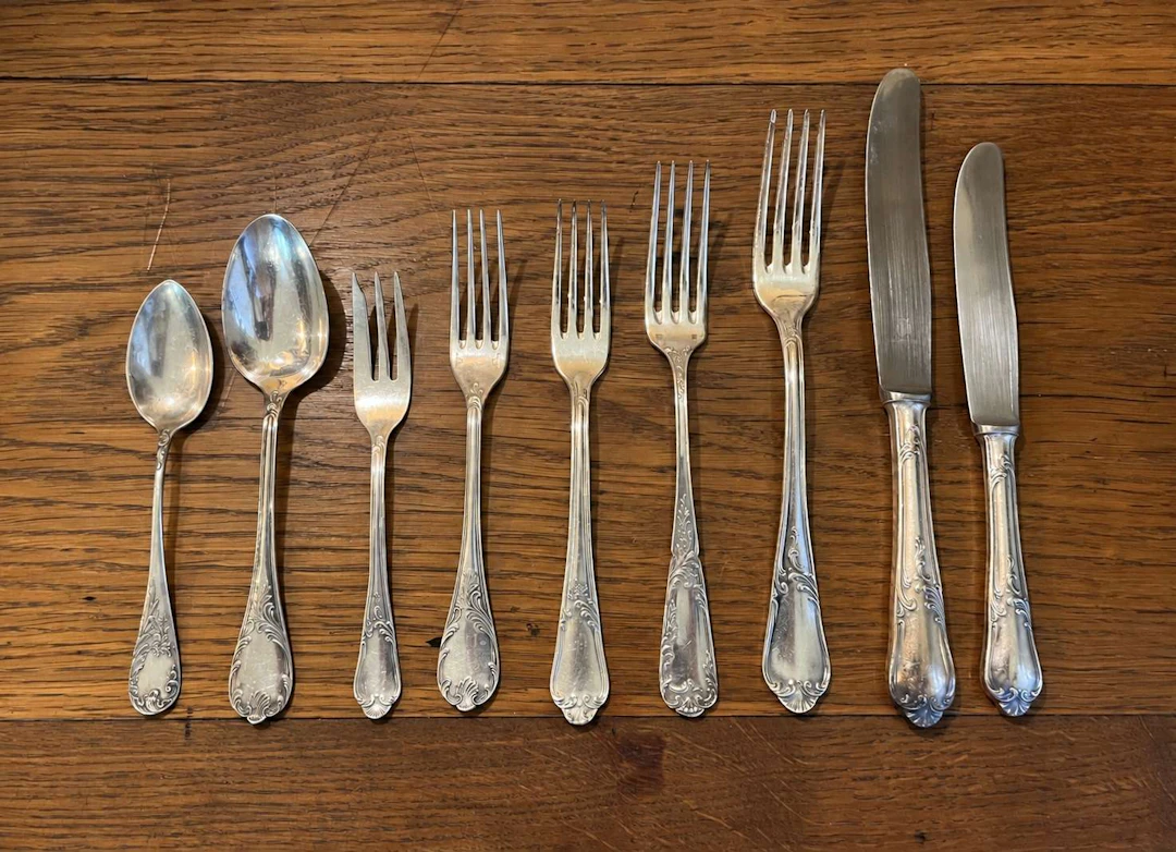 [HOUSEHOLD ITEMS], Set of four-piece cutlery sets in metal, silver-plated