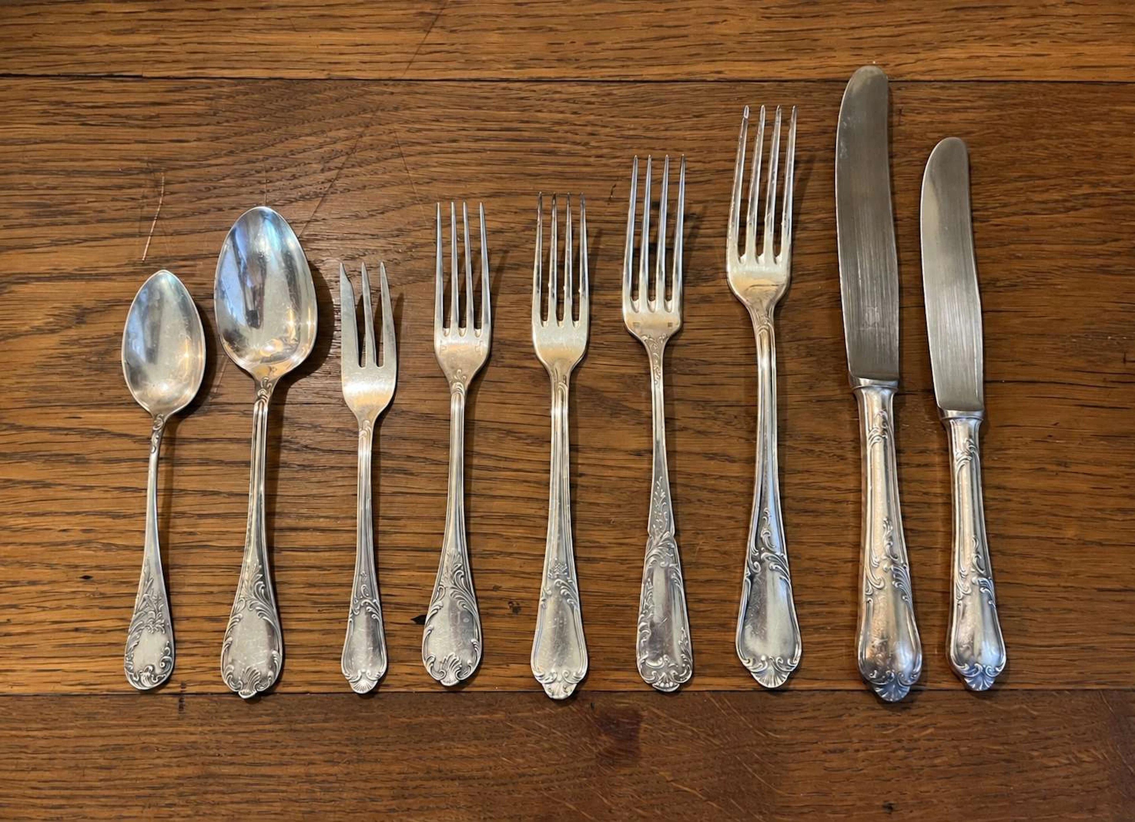 [HOUSEHOLD ITEMS], Set of four-piece cutlery sets in metal, silver-plated