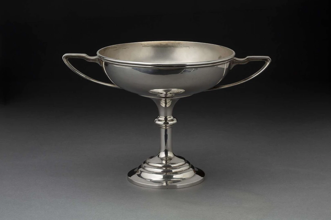 TROPHY CUP, In silver. The body is plain, the shank is fluted and