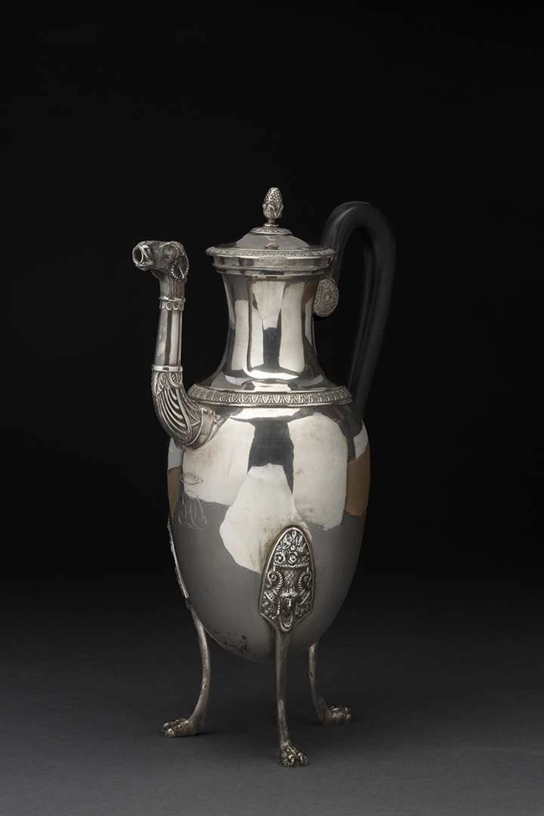 TRIPOD JUG