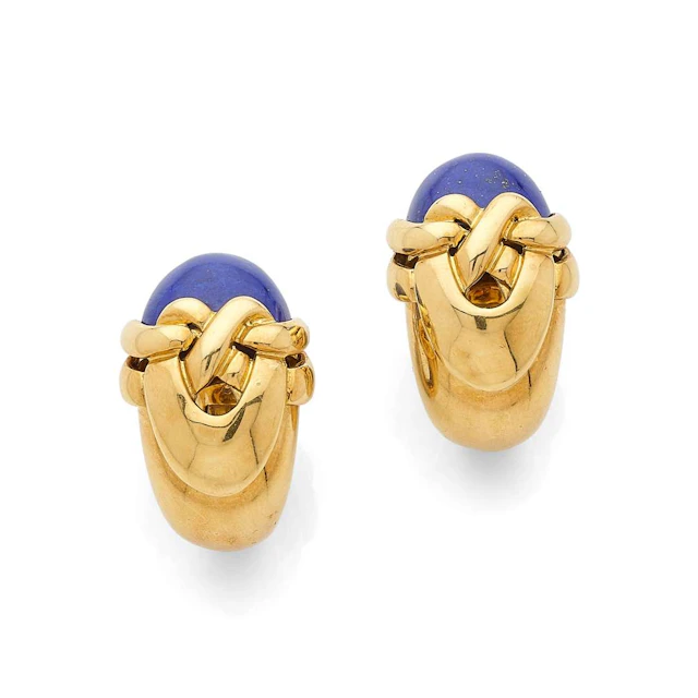 PAIR OF EAR CLIPS
