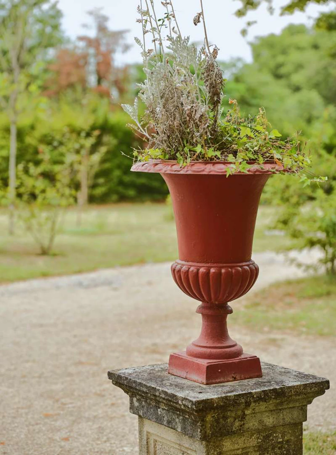 Four Medici vases, painted cast iron