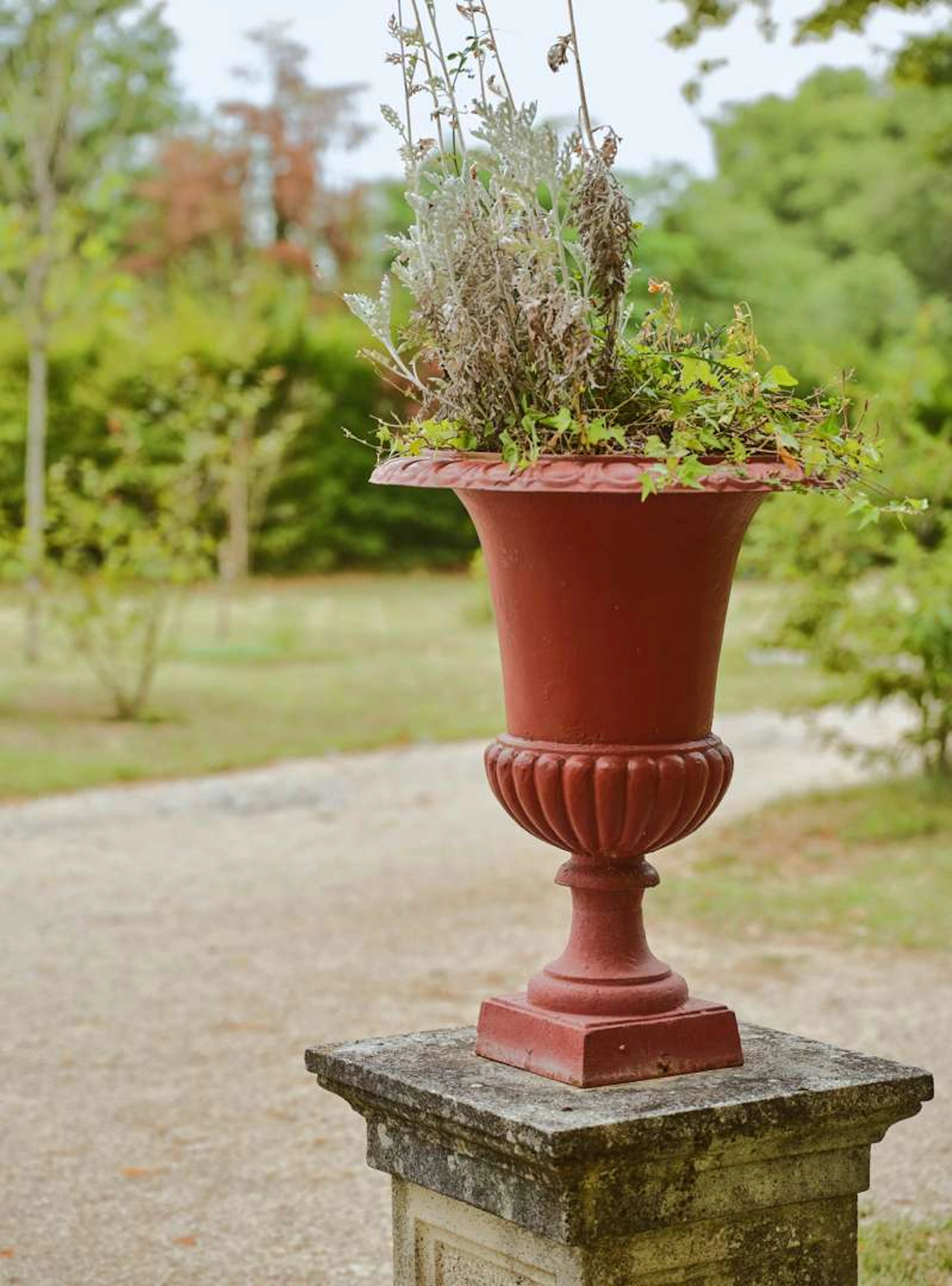 Four Medici vases, painted cast iron