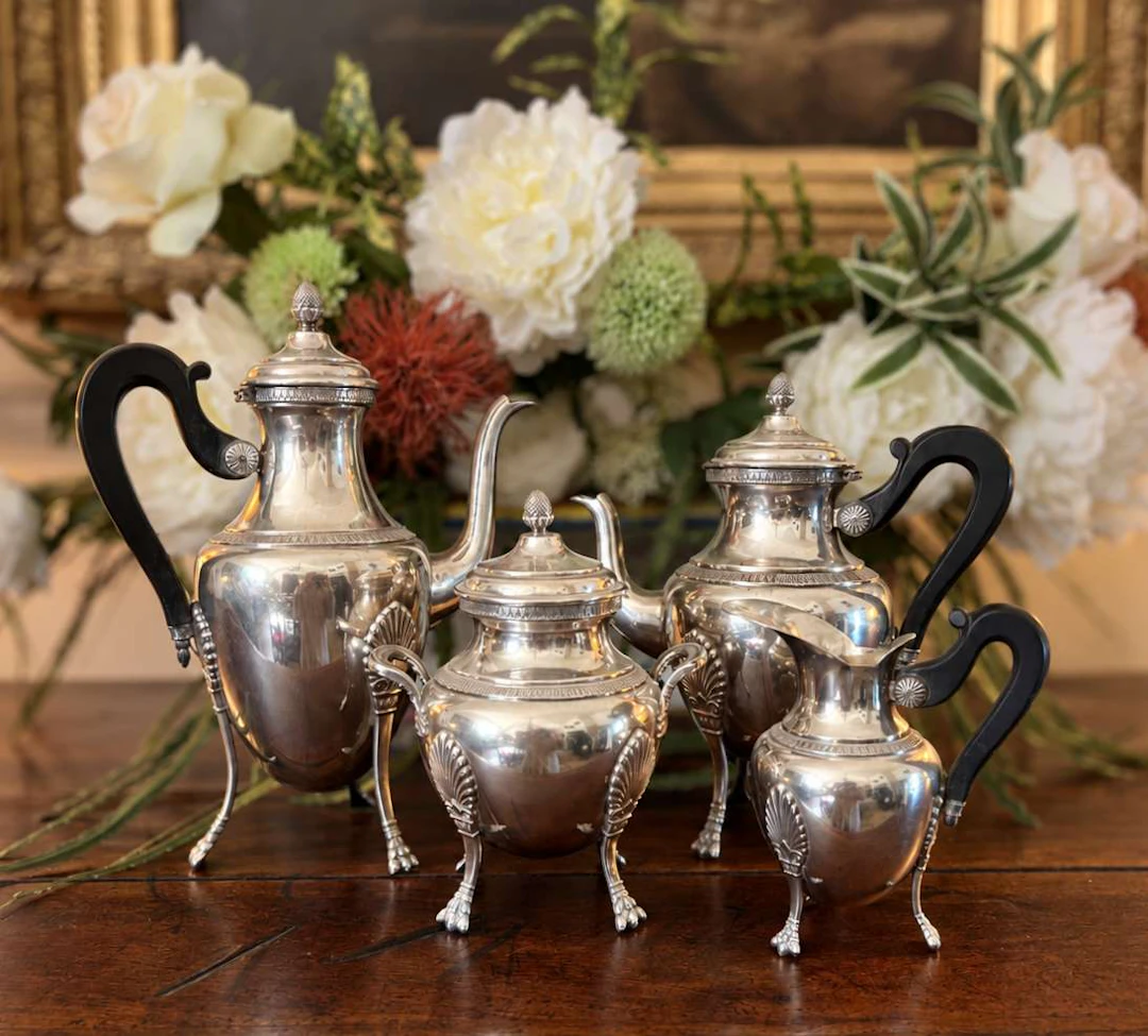 Tea and coffee service, in silver-coloured metal