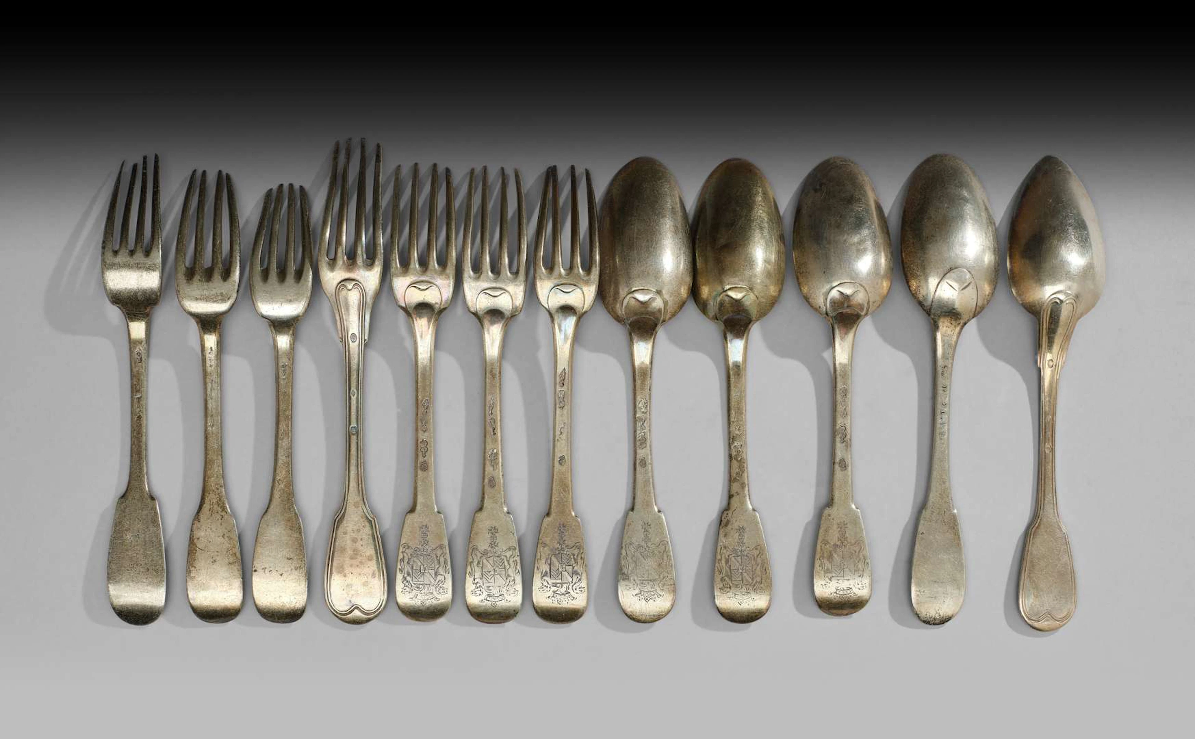 SILVER CUTLERY SET