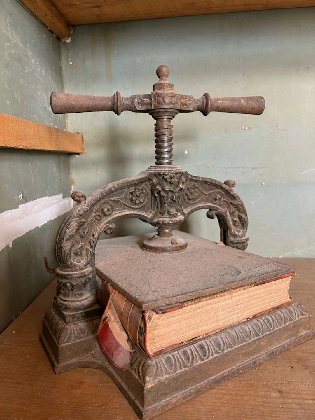 Bookbinding press, made of ornate cast iron