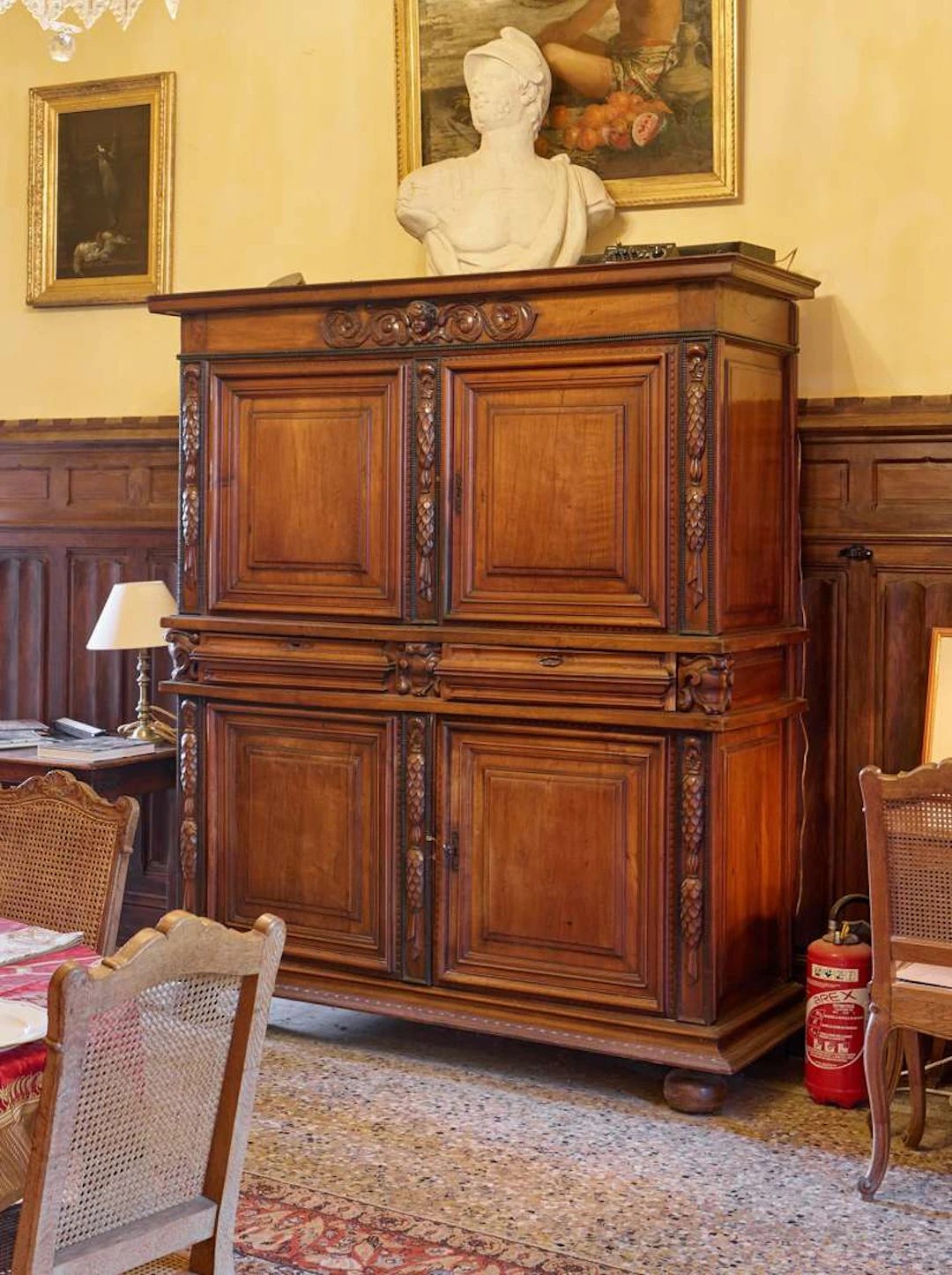 Grand Flemish buffet, carved from walnut