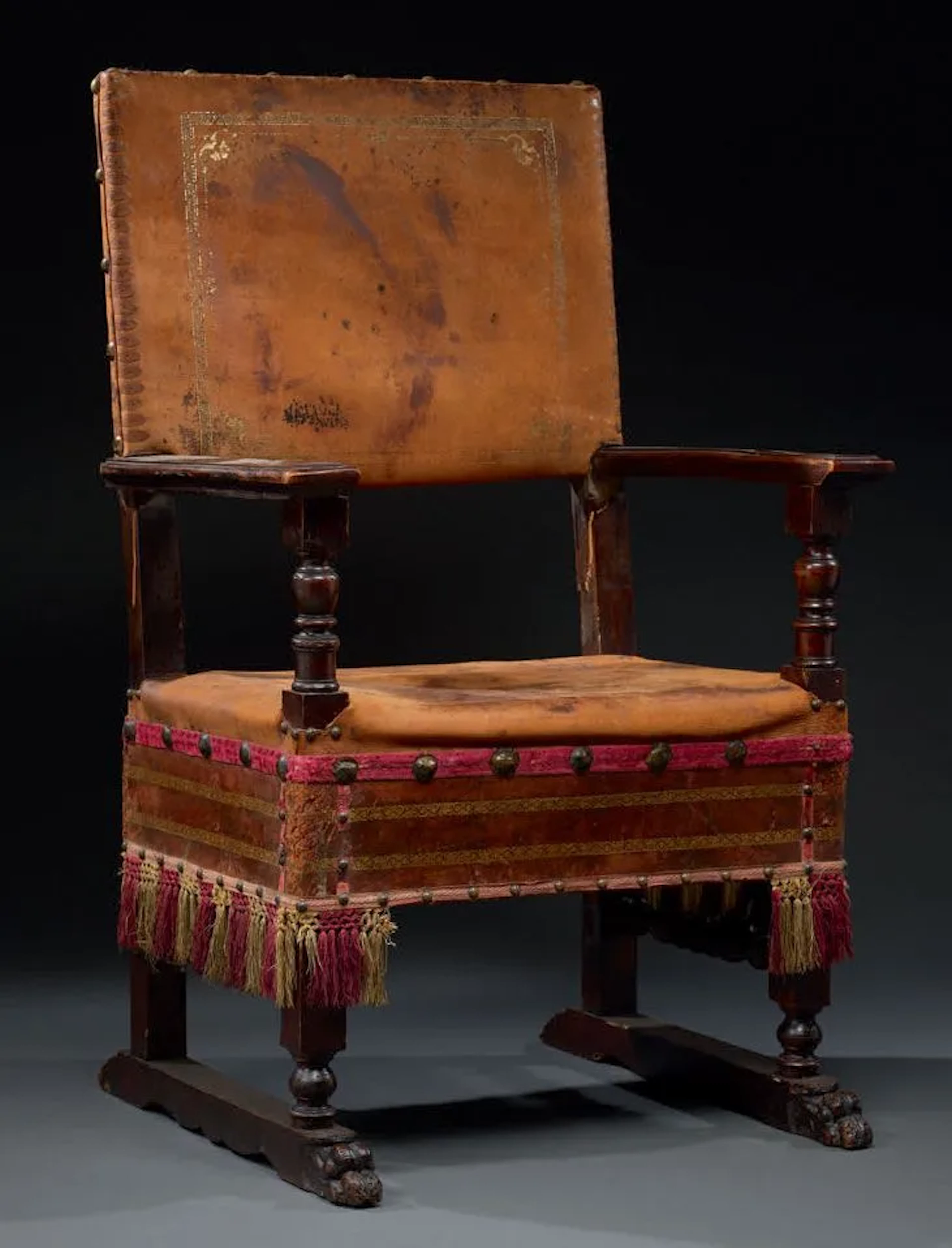 CEREMONIAL CHAIR WITH GLIDES - Lot 302