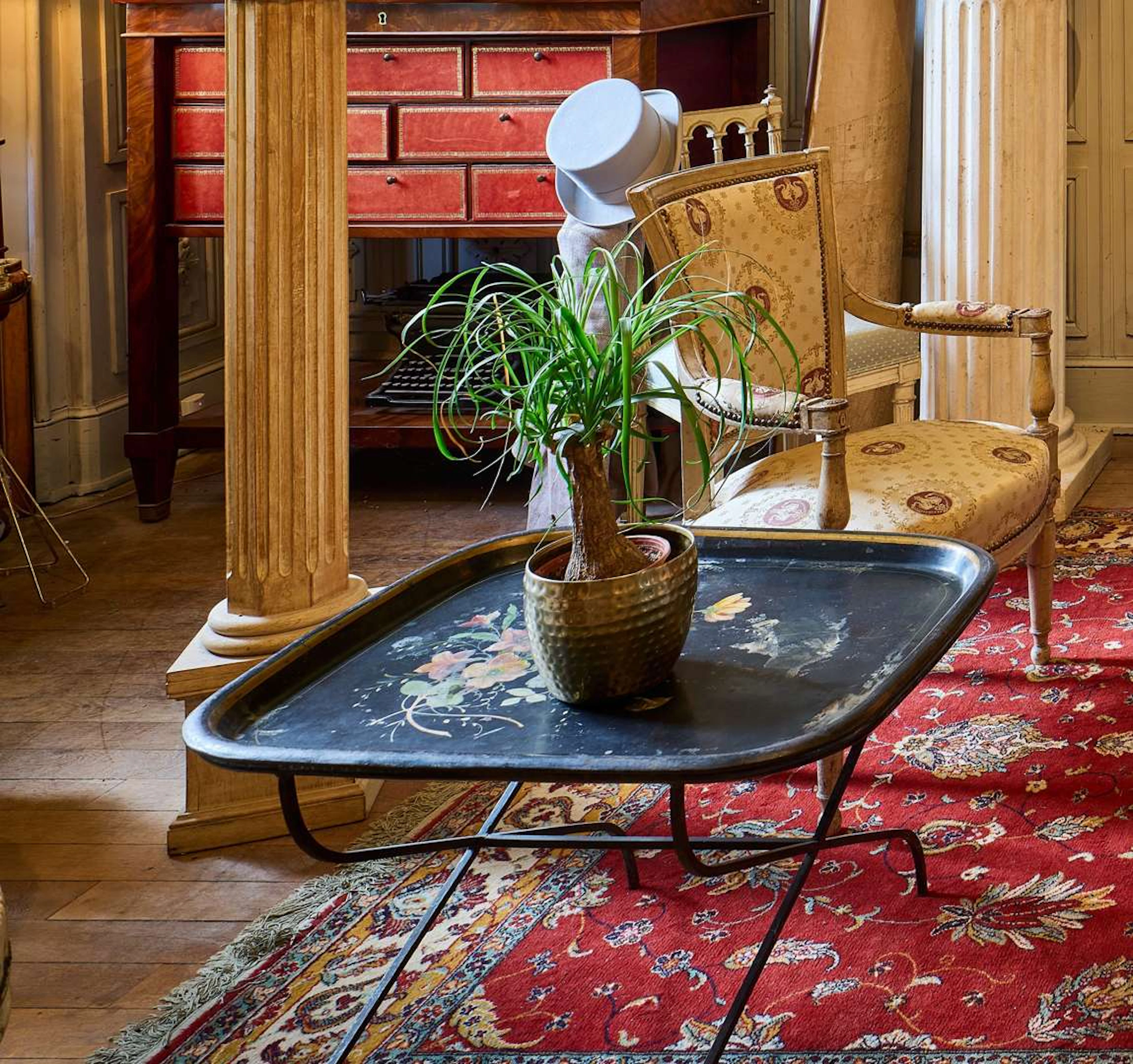 Portable table, in black wrought iron
