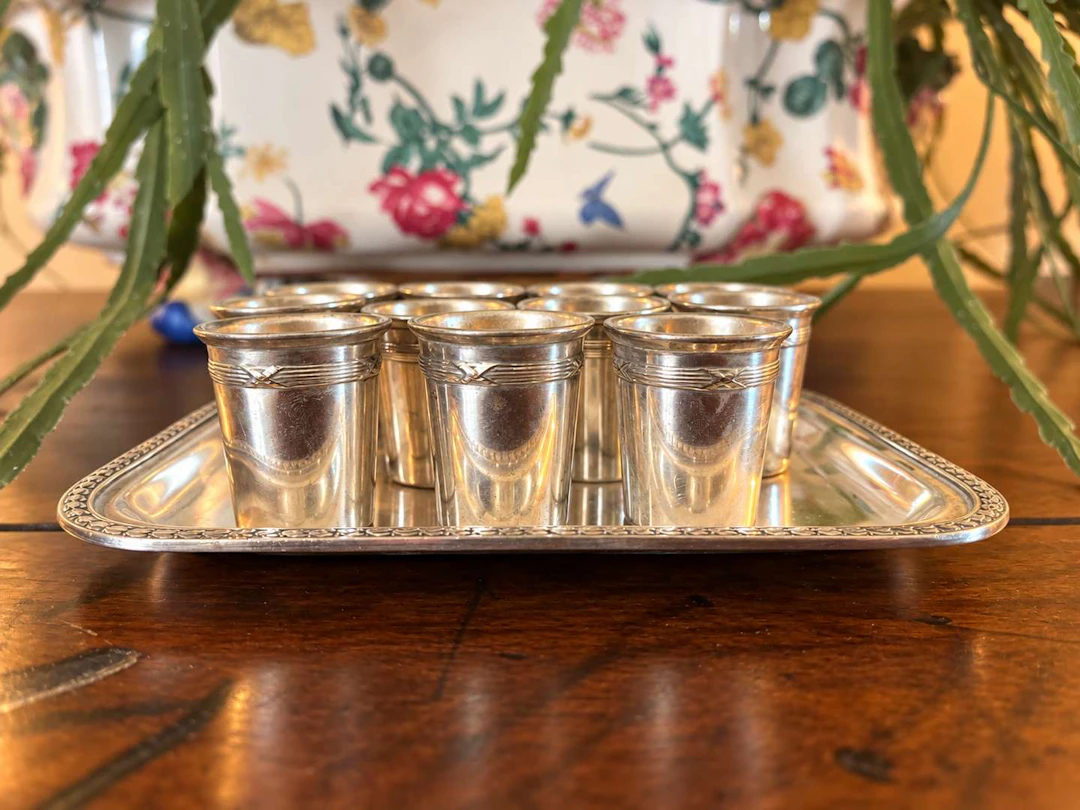 Liqueur set, in silver-coloured metal