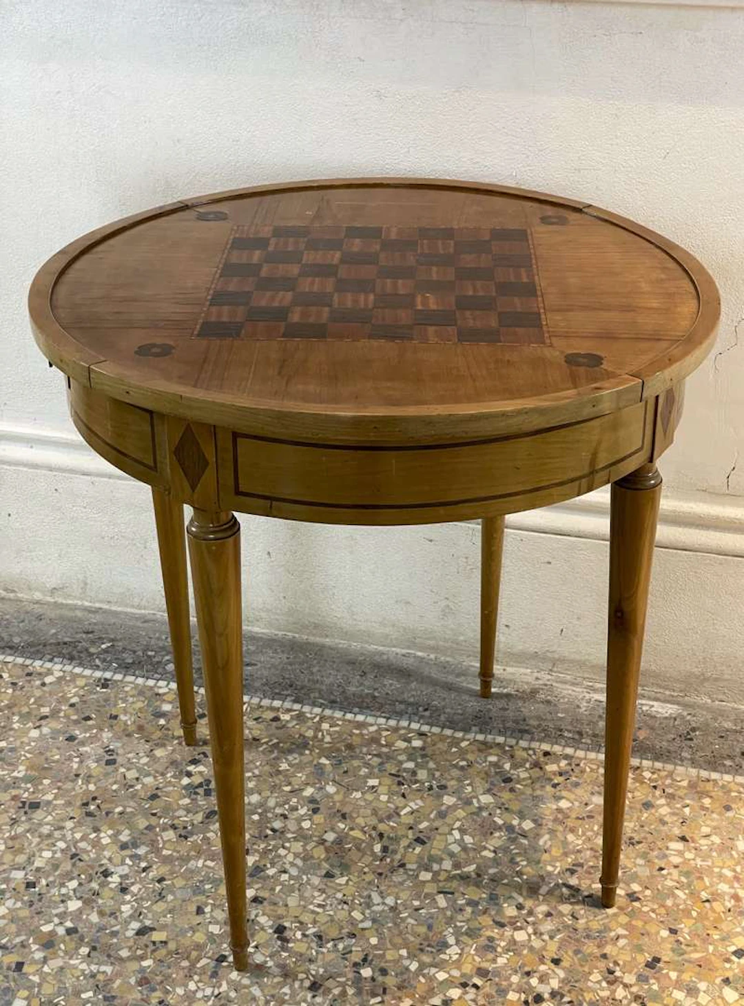 Large hot-water bottle table, made of inlaid wood