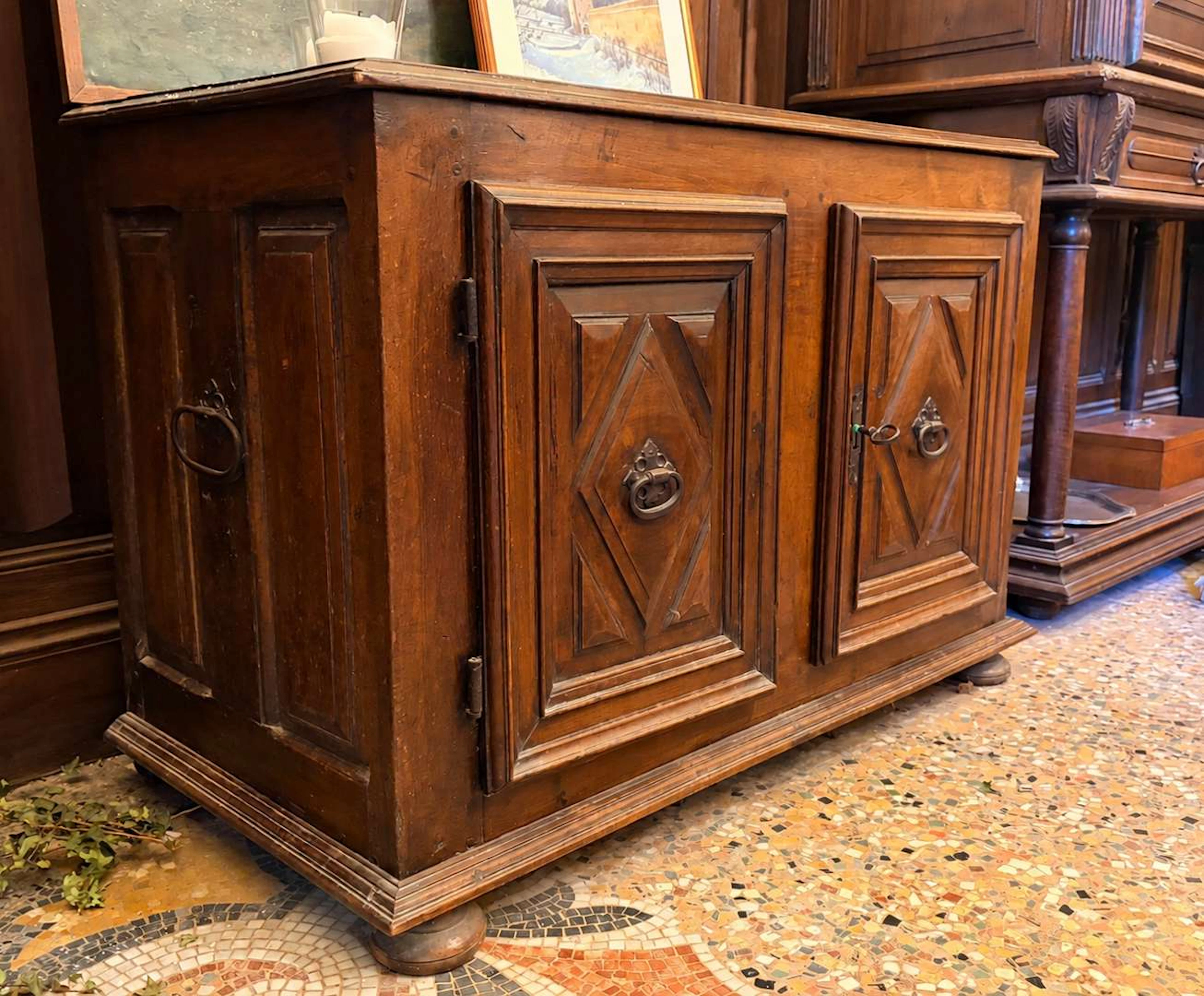 Low sideboard, in walnut