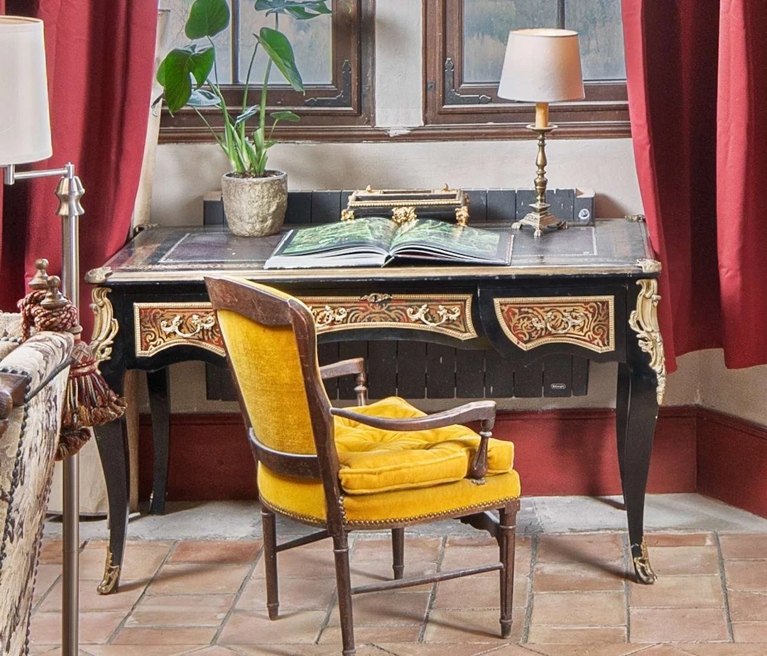 Flat desk, made of wood