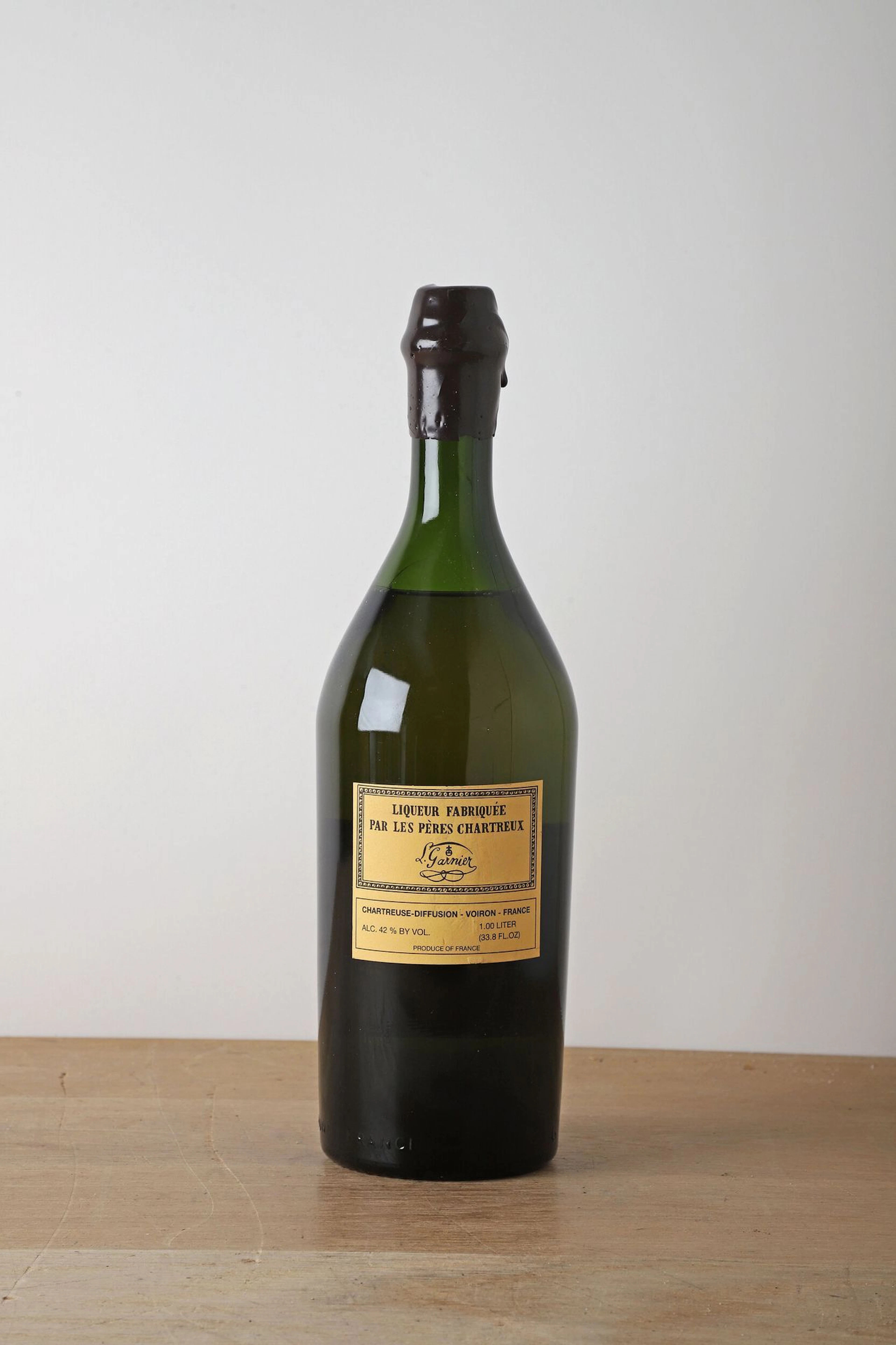 1 B CHARTREUSE JAUNE V.E.P. 100 cl 42% (5.5 cm; e.l.a; n° 90 - Lot 1049