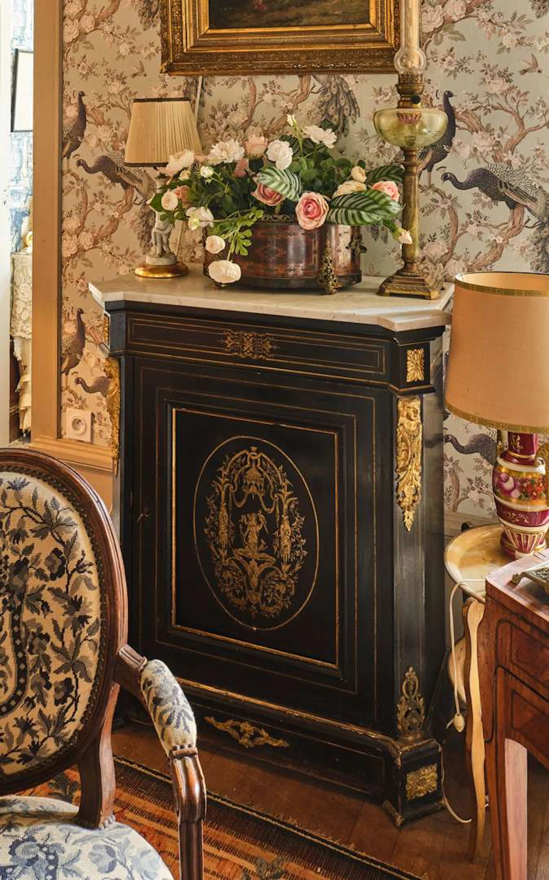 In-between piece of furniture
