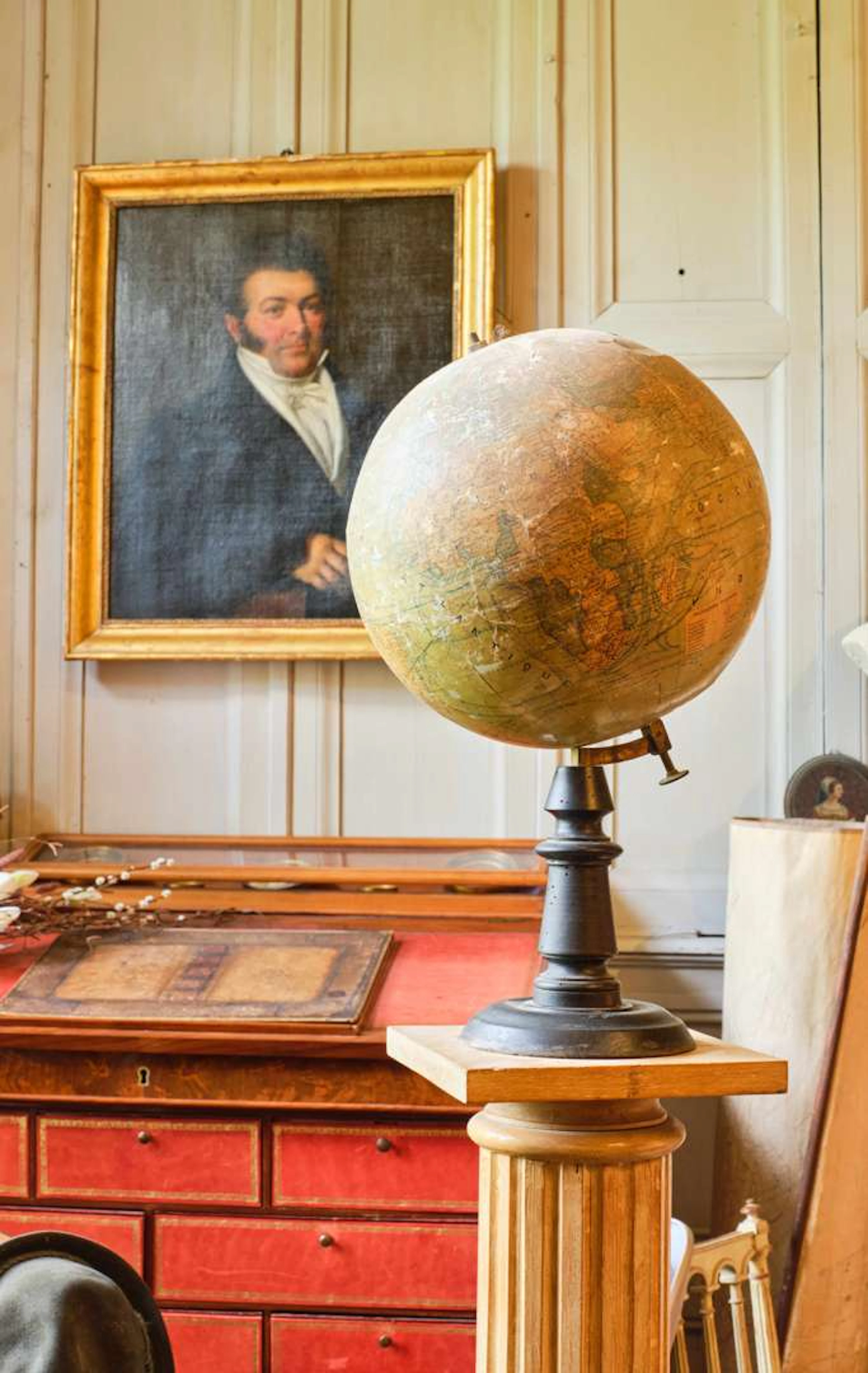 Globe, made of printed, multicoloured paper