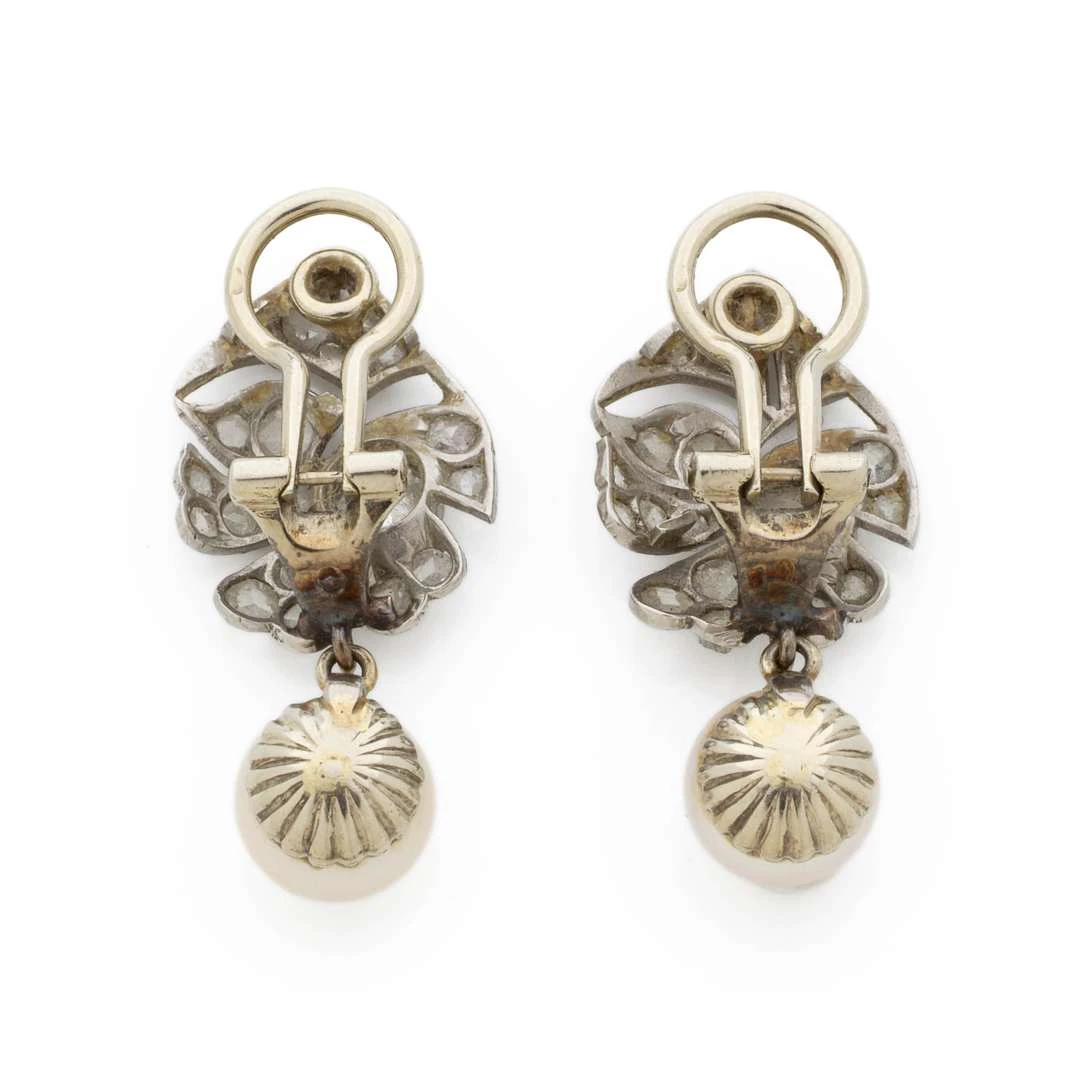 PAIR OF 'LEAVES' EARRINGS