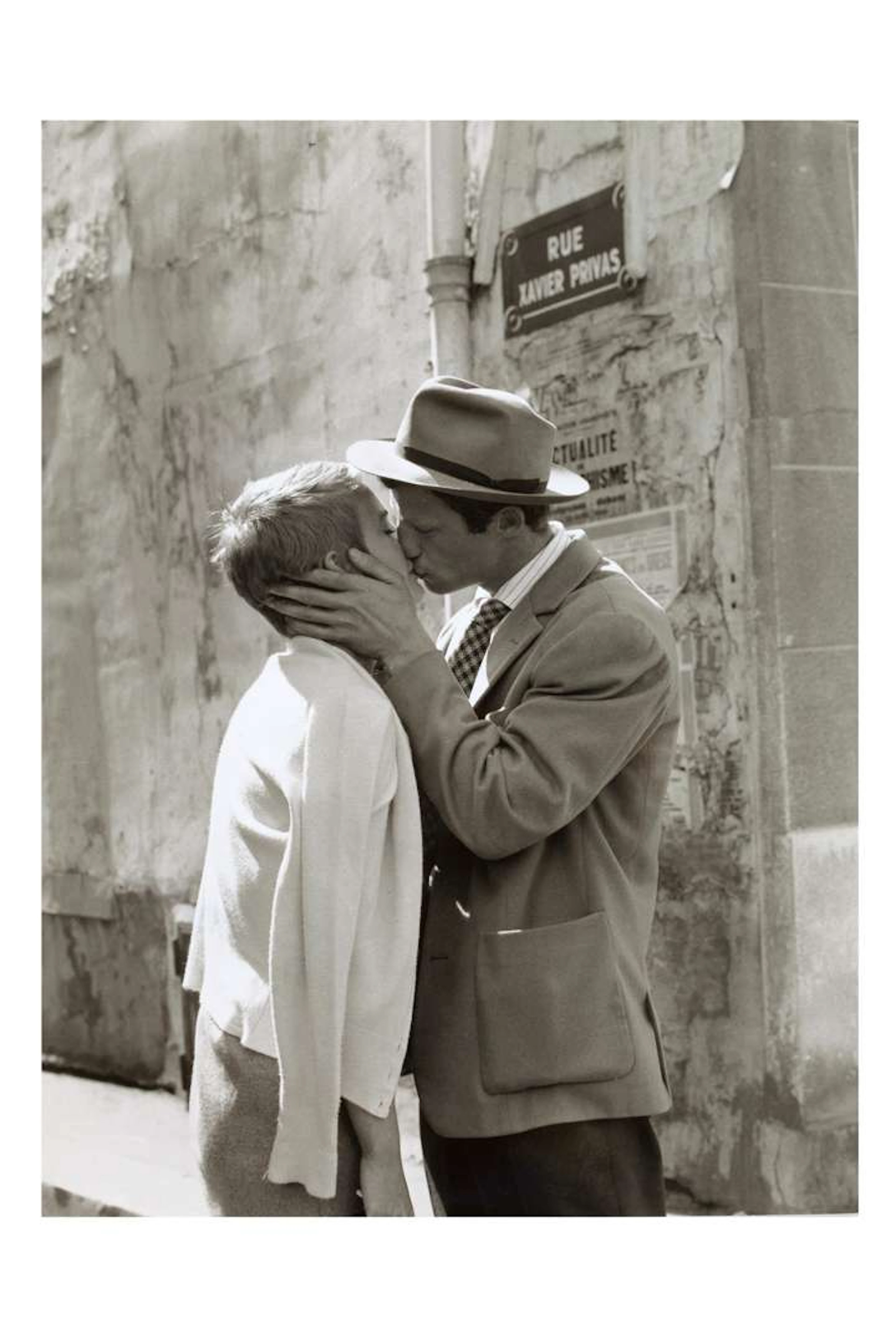 Raymond CAUCHETIER (1920–2021), Breathless, Jean-Luc Godard. The Kiss