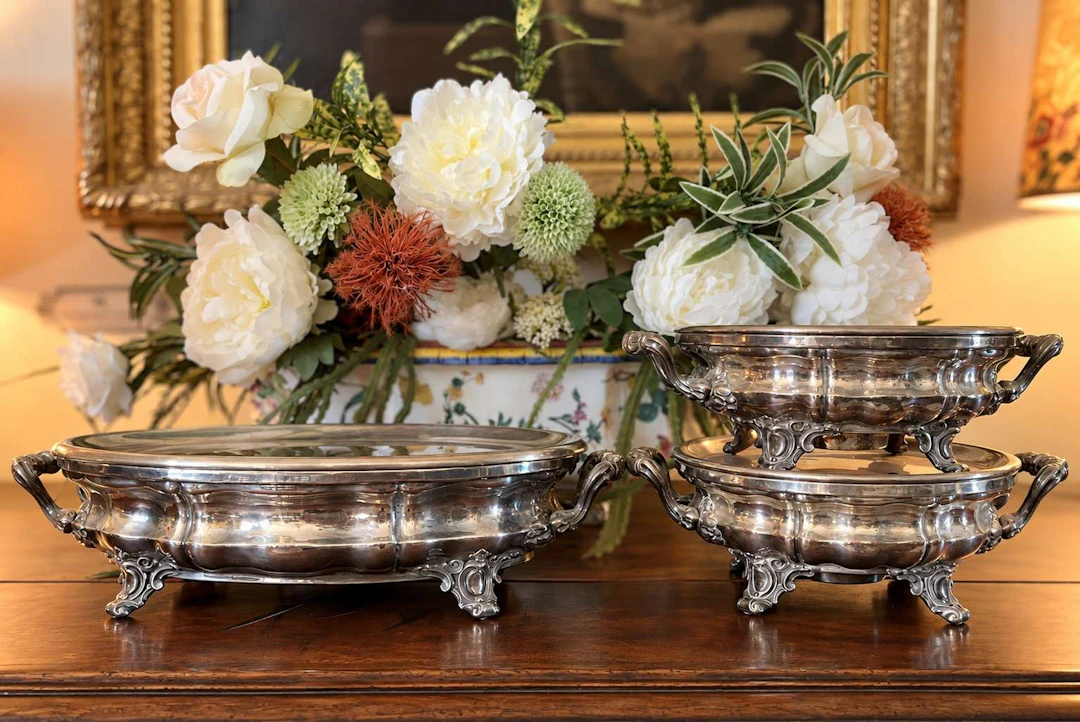 [FOOD WARMERS], Set in silver-coloured metal