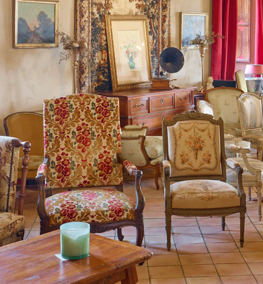 Set of three armchairs, consisting of: