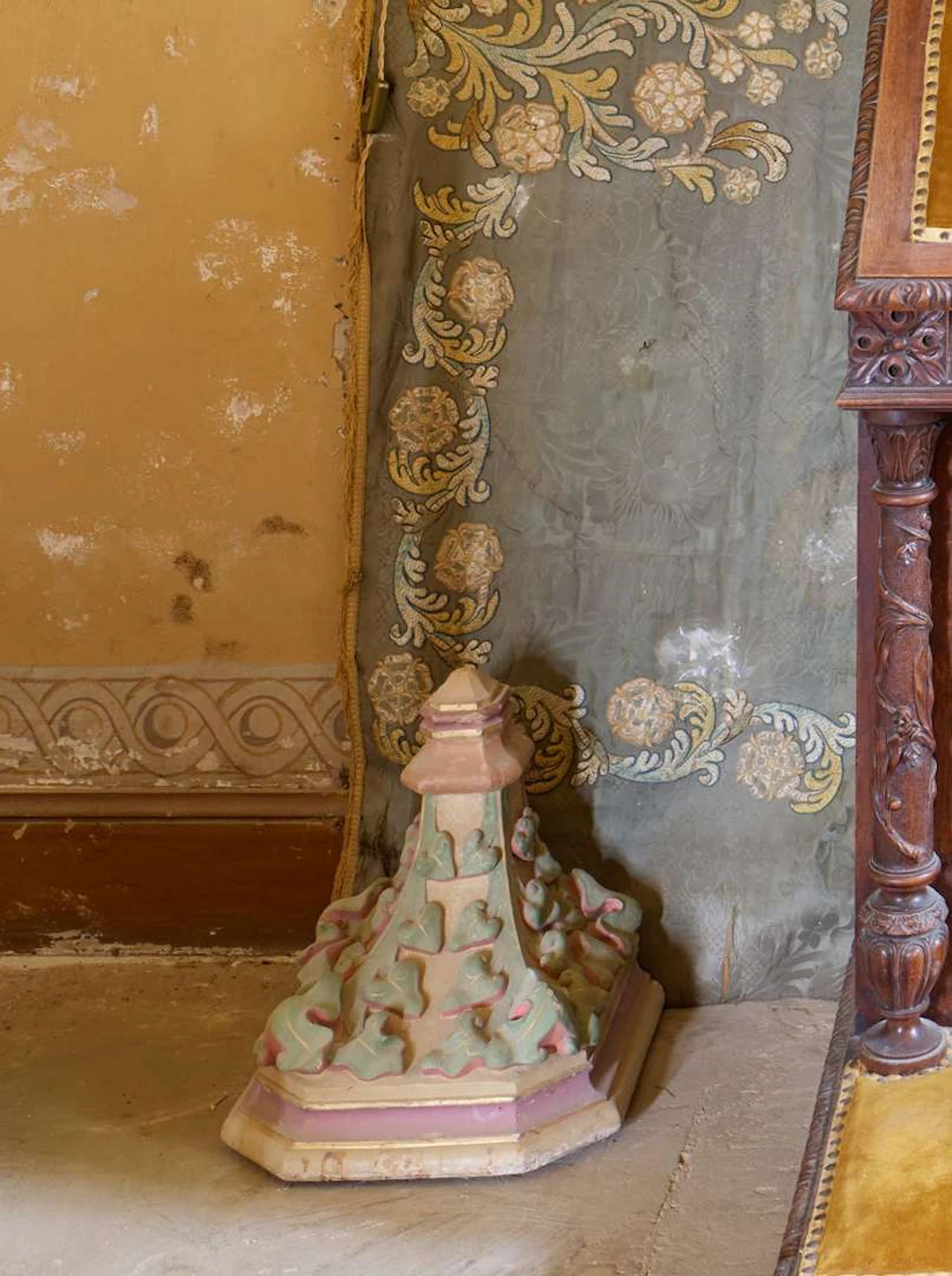 Pair of capitals, in polychrome plaster