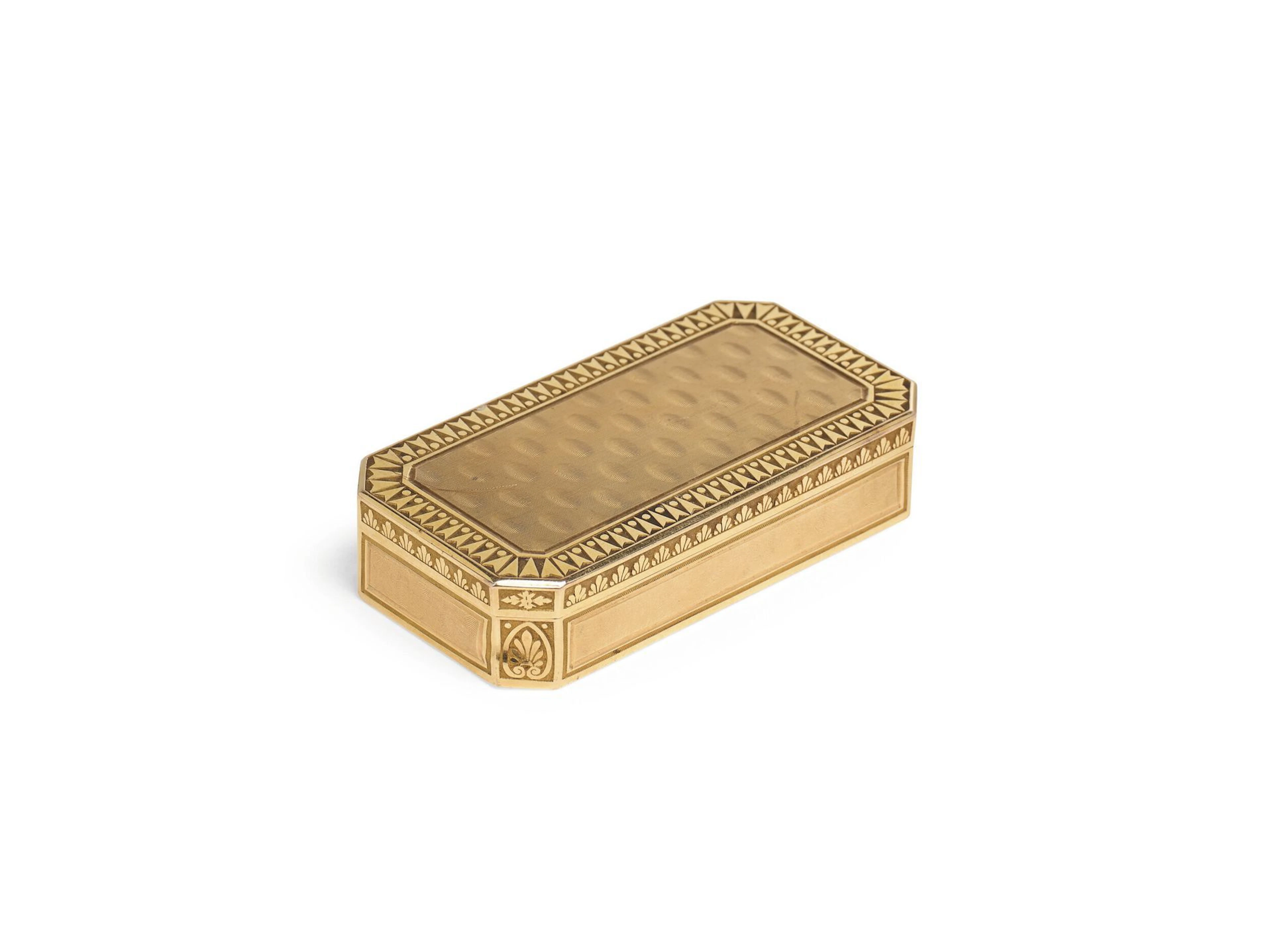 TABATIÈRE RECTANGULAIRE EN OR - Lot 156