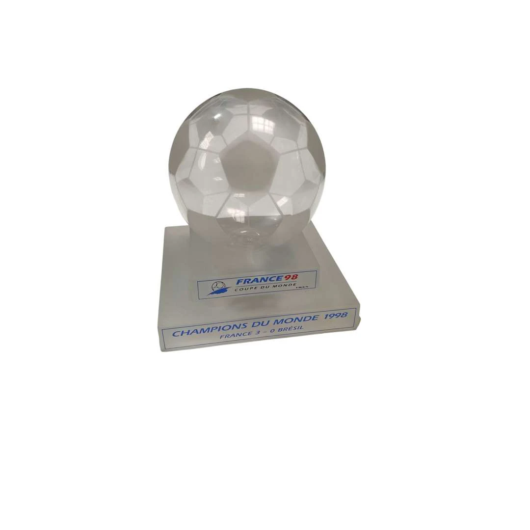 Trophée commémoratif France 98, Numéroté 1732/1998 ex.