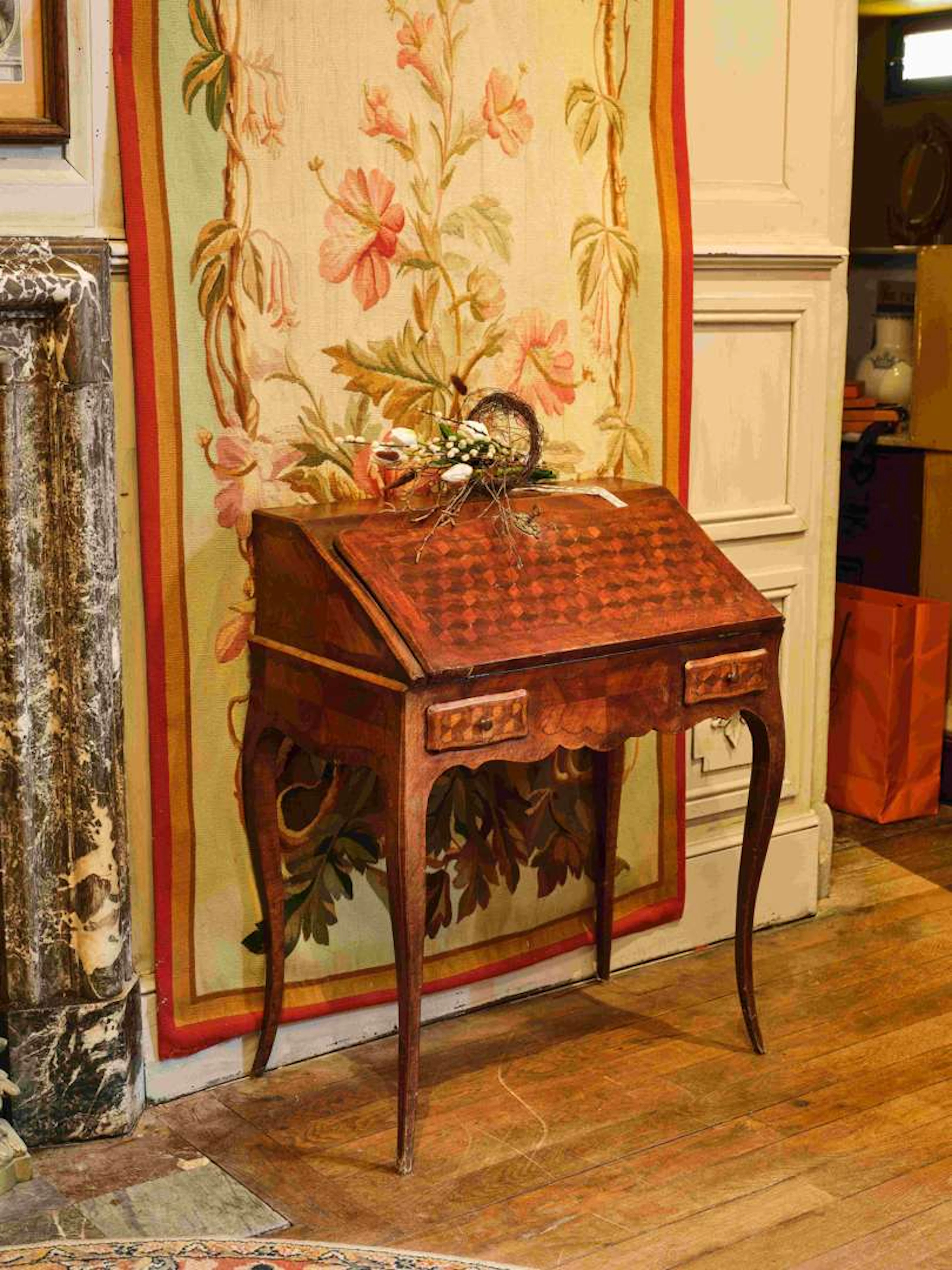 Hump-backed secretary, made of veneer