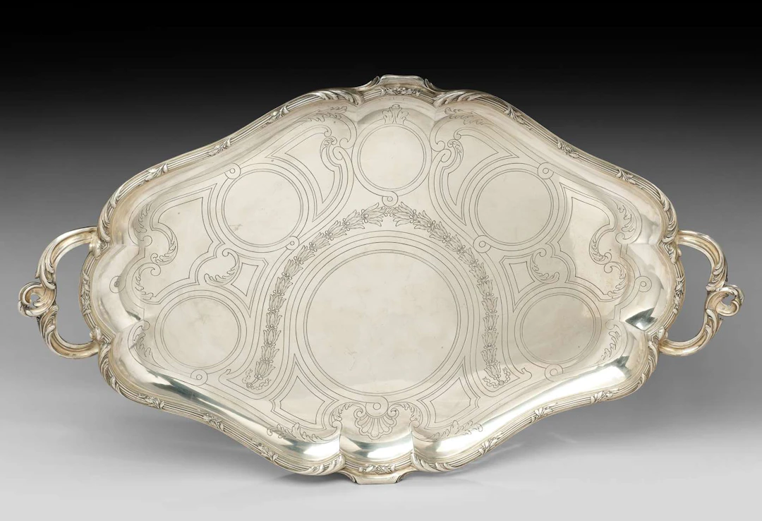 A. AUCOC, A large display tray, mainly used as a table