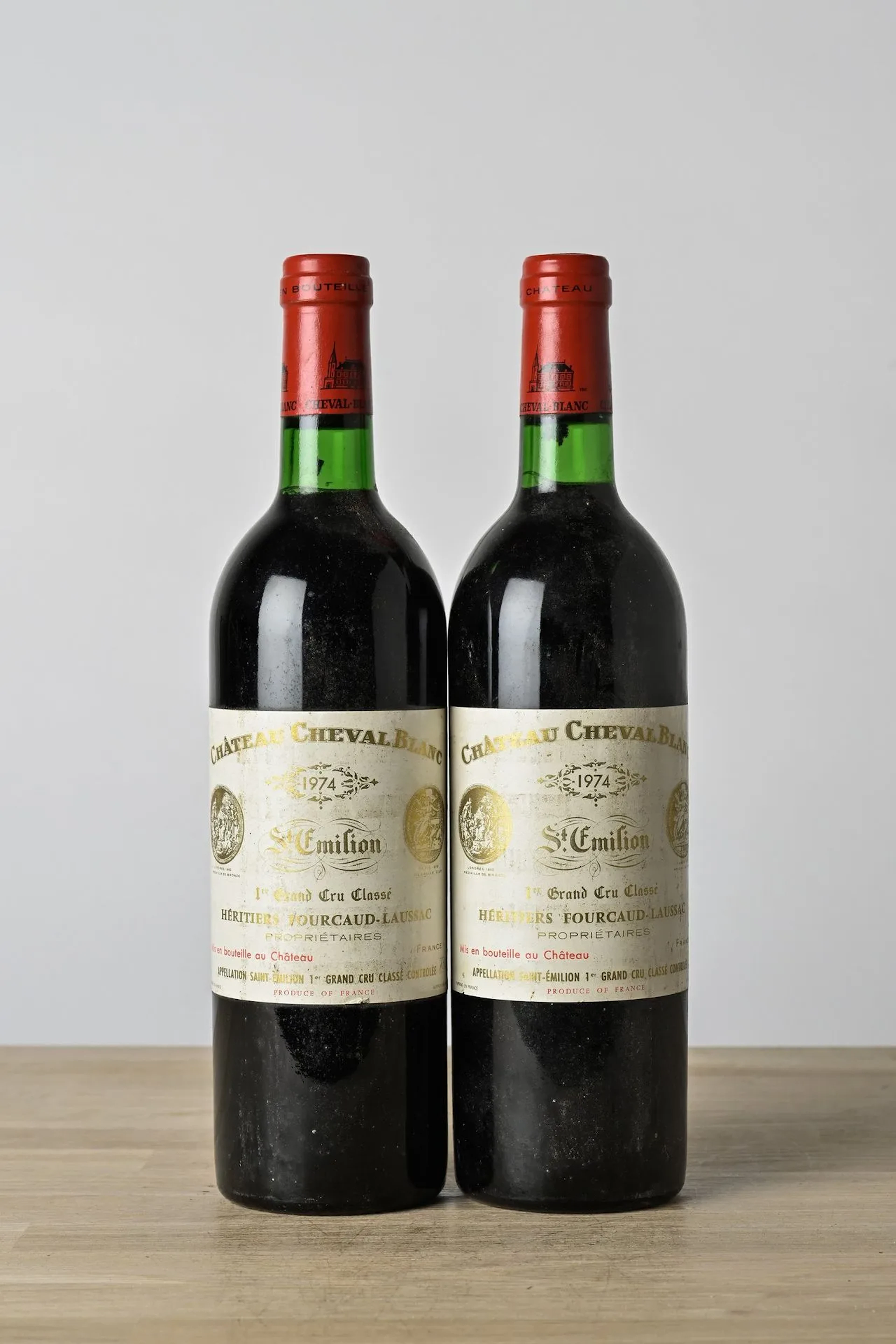2 B CHÂTEAU CHEVAL BLANC (B.G.-; e.f.s. to e.l.a.) - 1974 - - Lot 32