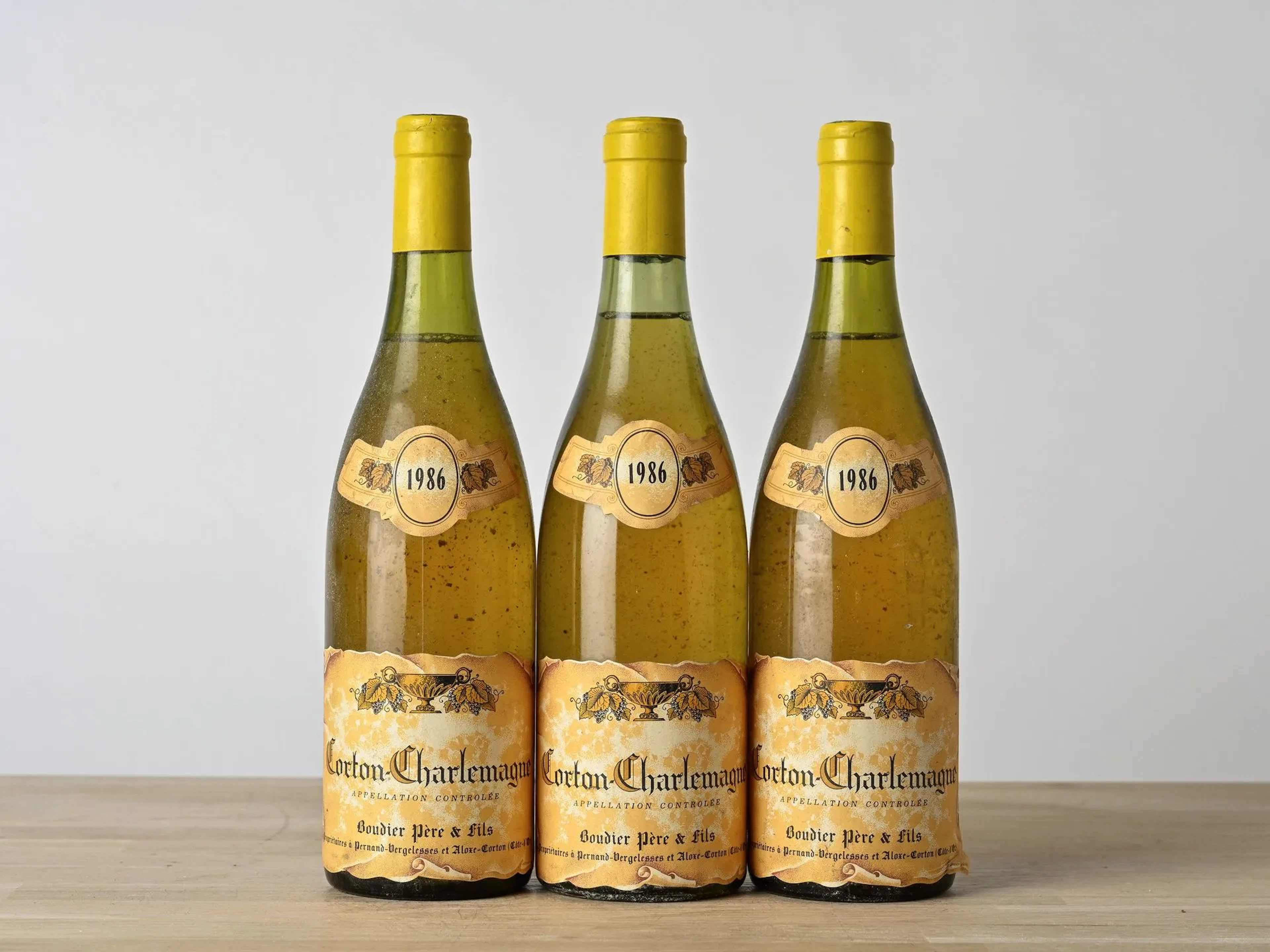 3 B CORTON-CHARLEMAGNE (Grand Cru) (1 to 2 and 1 to 3 cm; go - Lot 14