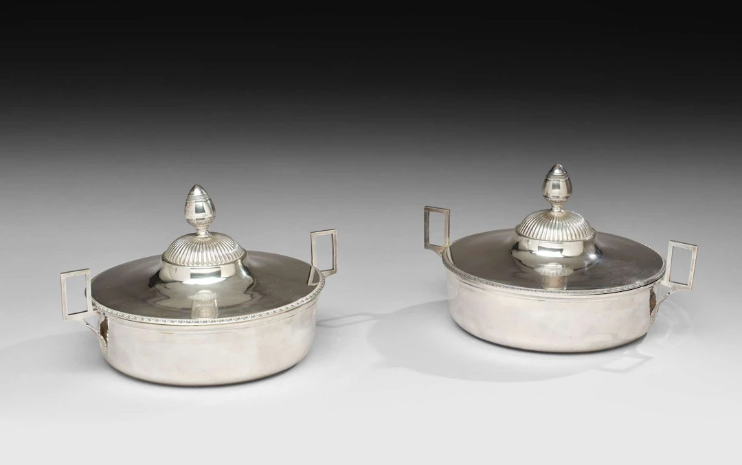 PAIR OF VEGETABLE BOWLS