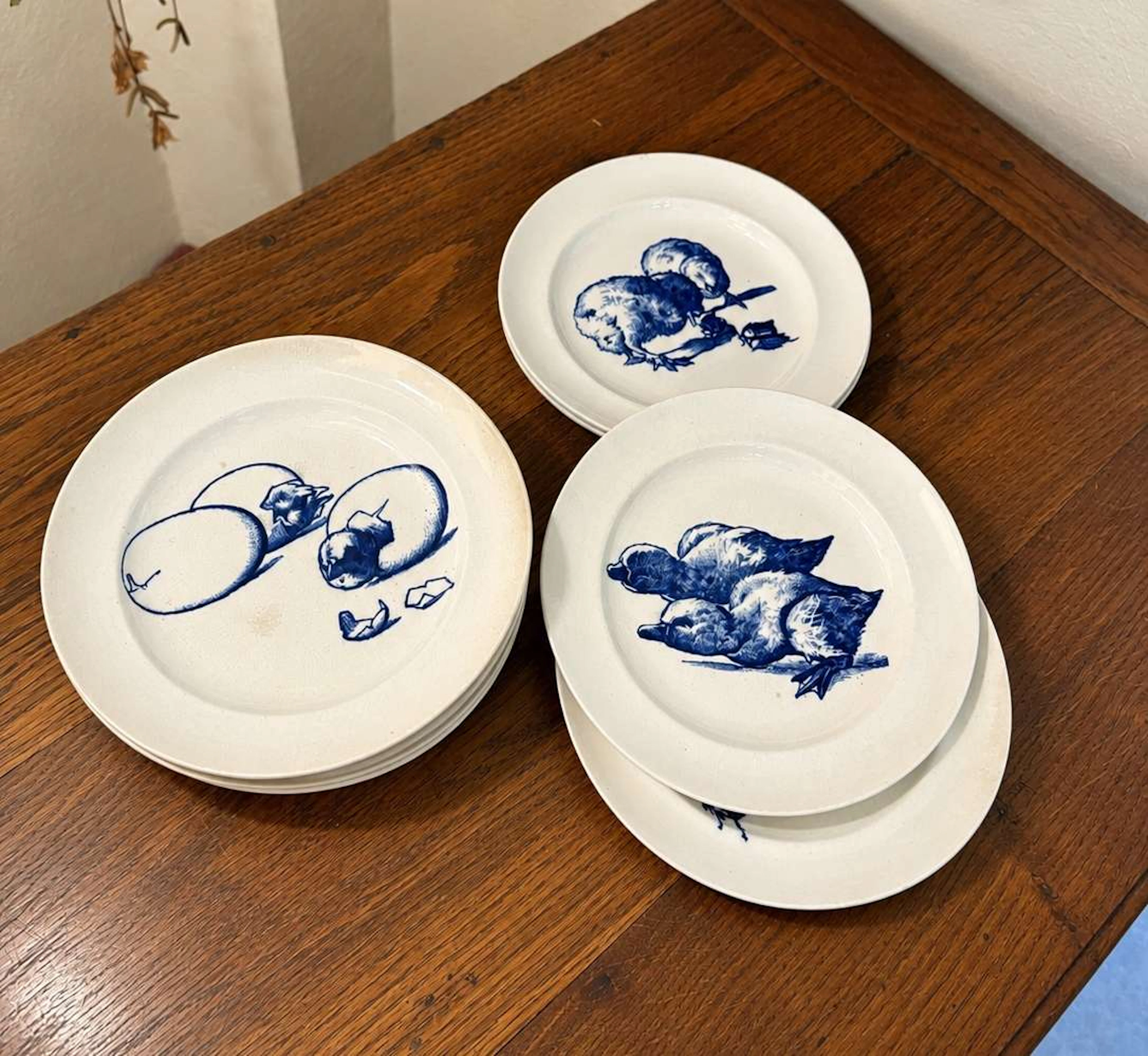 MINTON, Tableware set featuring a design of baby birds and frogs