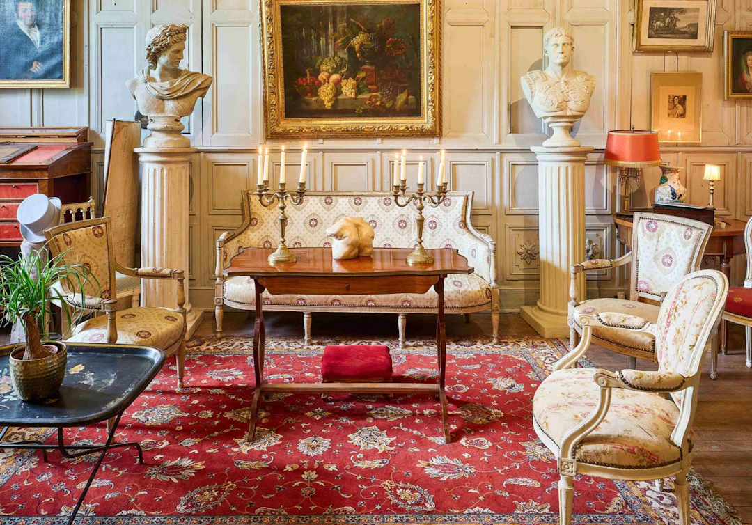 Living room furniture, consisting of a sofa and two armchairs