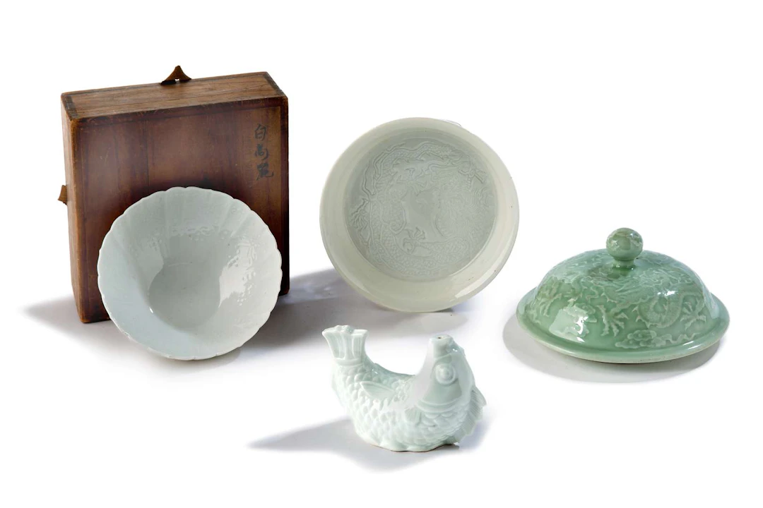 ASIE, Ensemble de porcelaine blanche comprenant un compte-goutte en