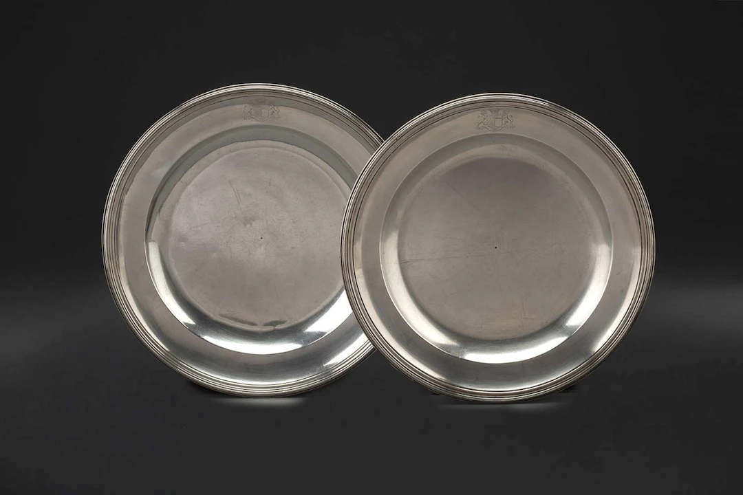 TWO CIRCULAR PLATES FEATURING COATS OF ARMS