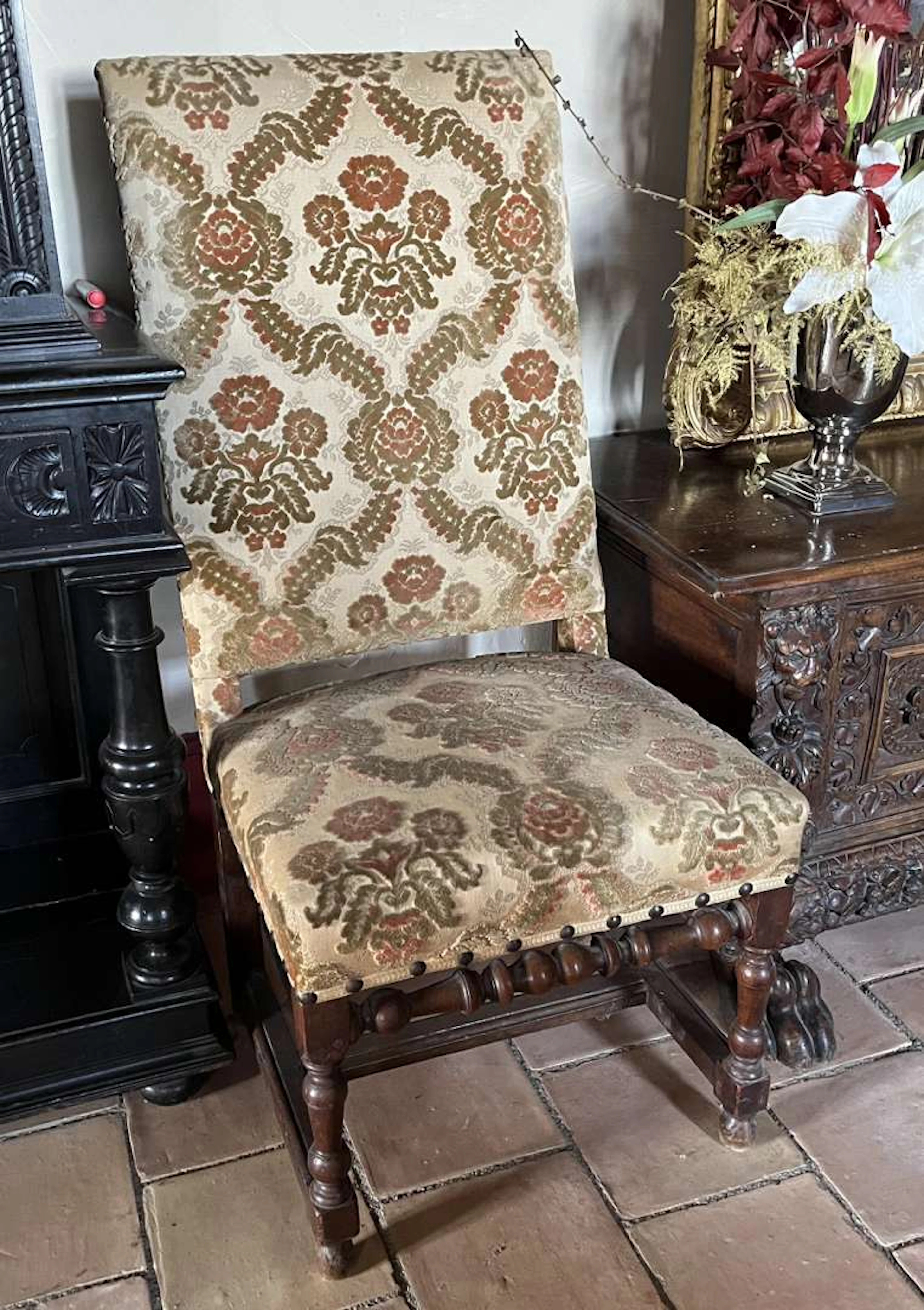 Set of four chairs, made of wood, turned into balls and balusters