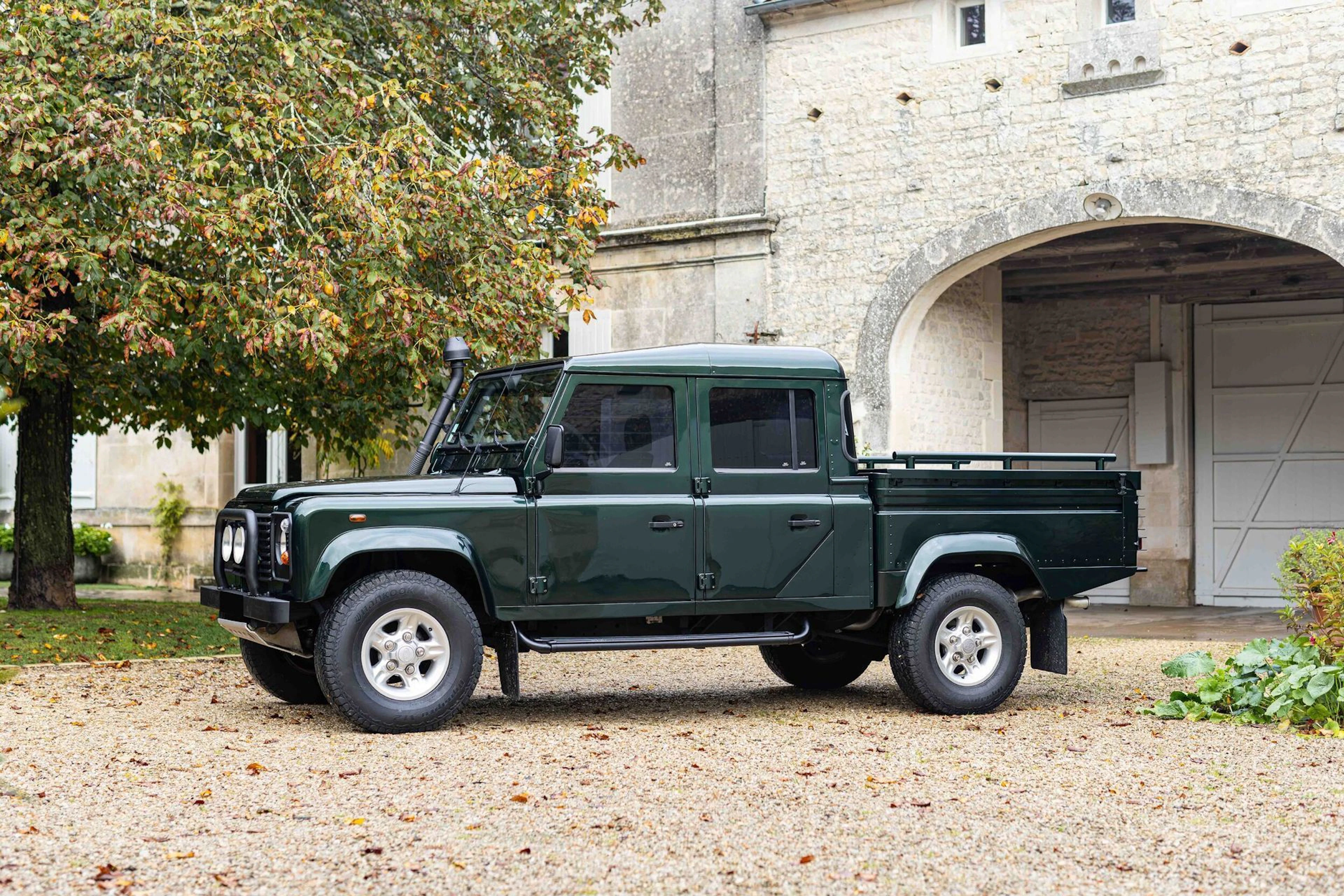 2000 - Land Rover Defender 130 TD5 - Lot 104
